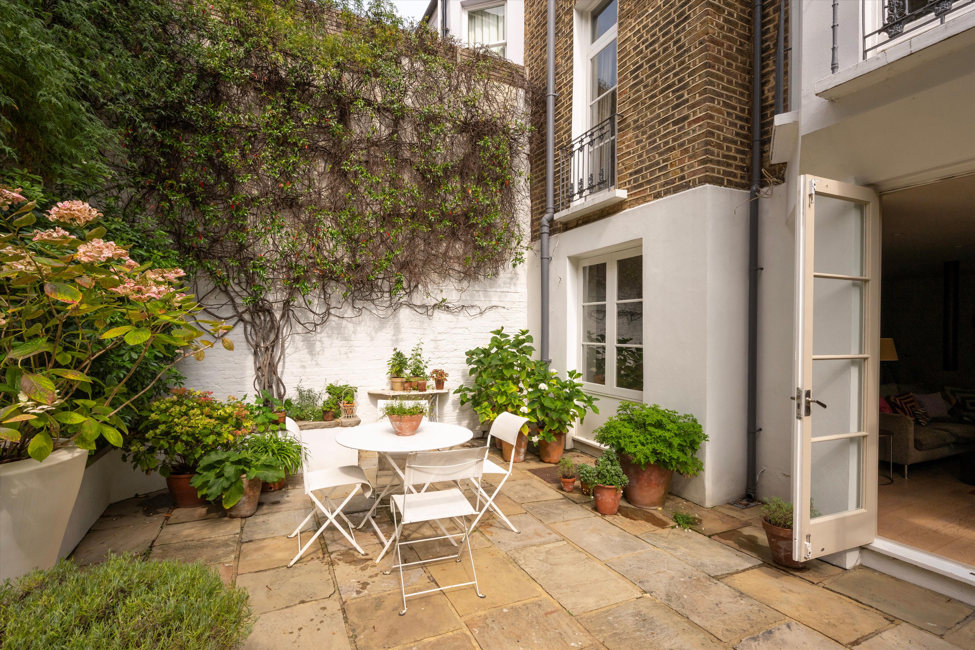 Clarendon Road, London, W11