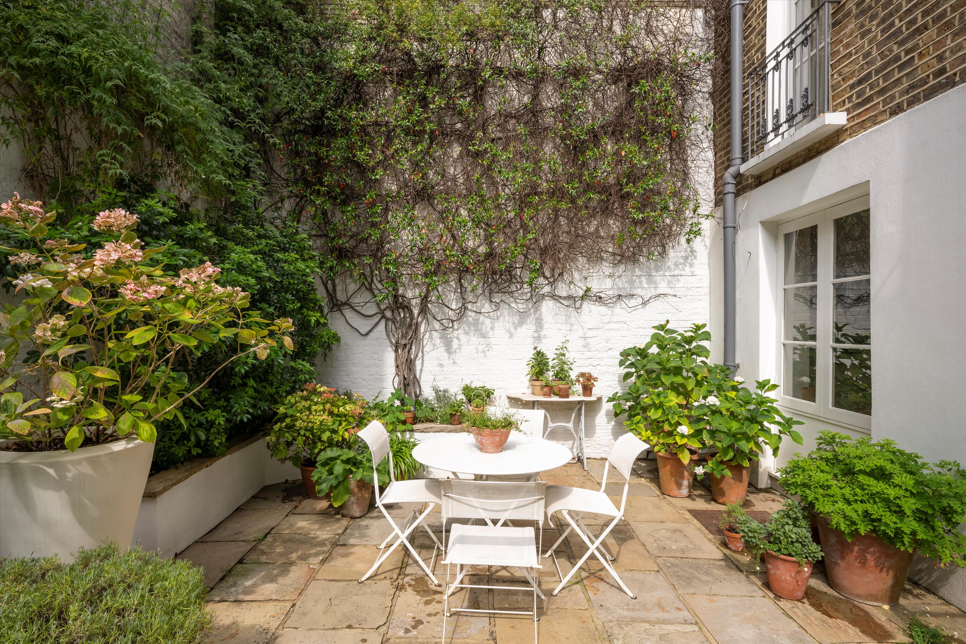 Clarendon Road, London, W11