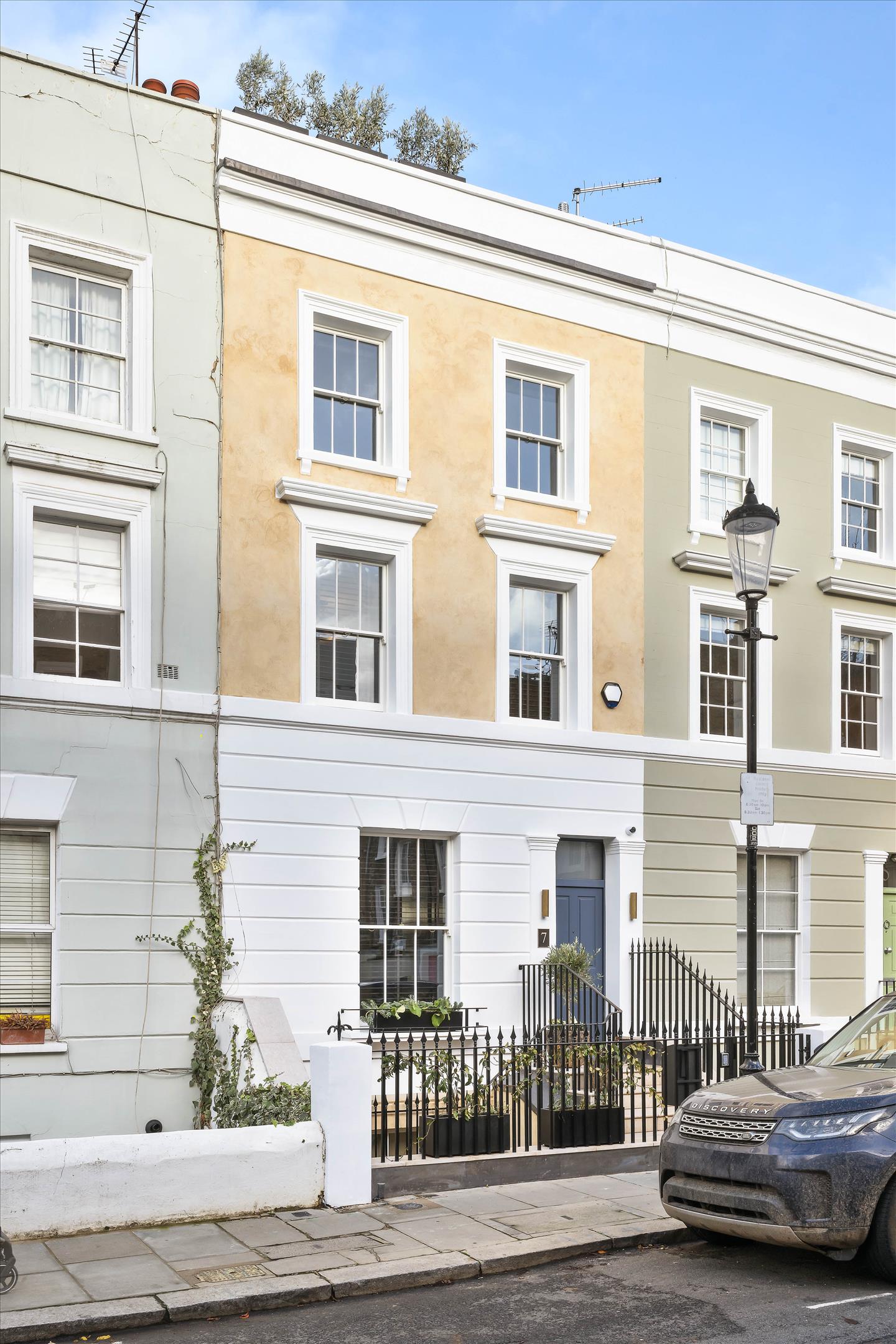 Lonsdale Road, London W11.