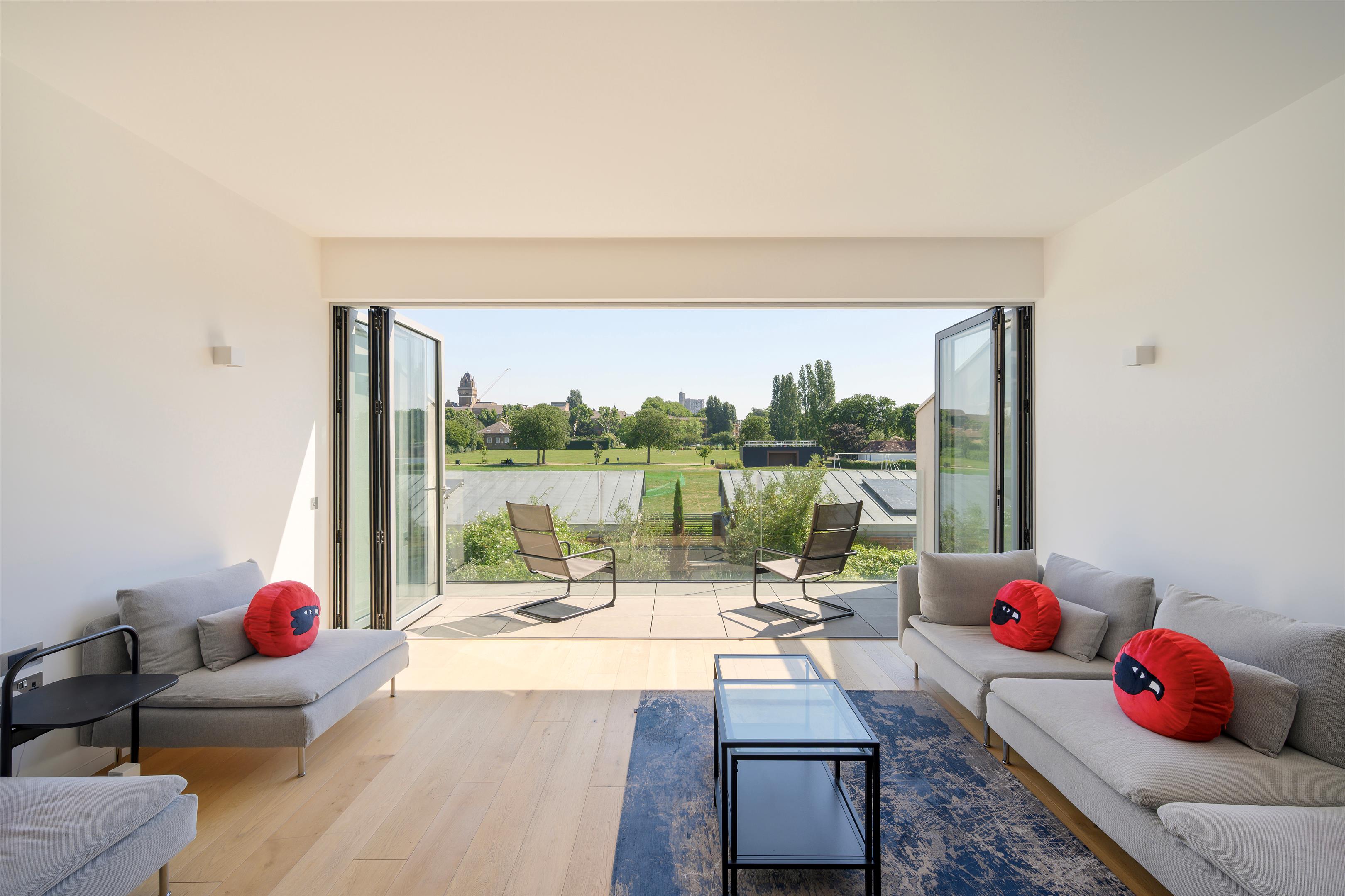 Pangbourne Avenue, London W10