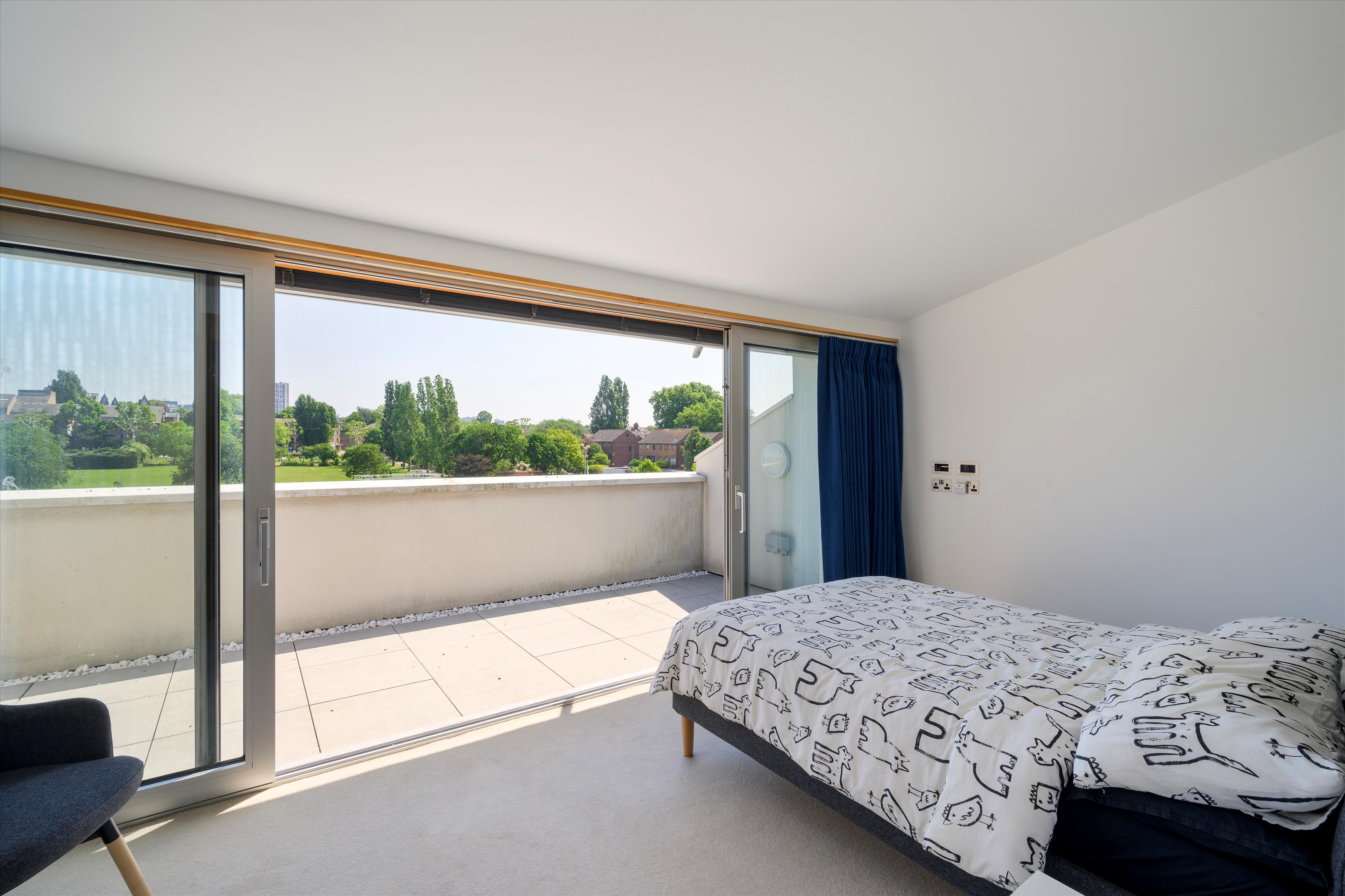 Pangbourne Avenue, London W10