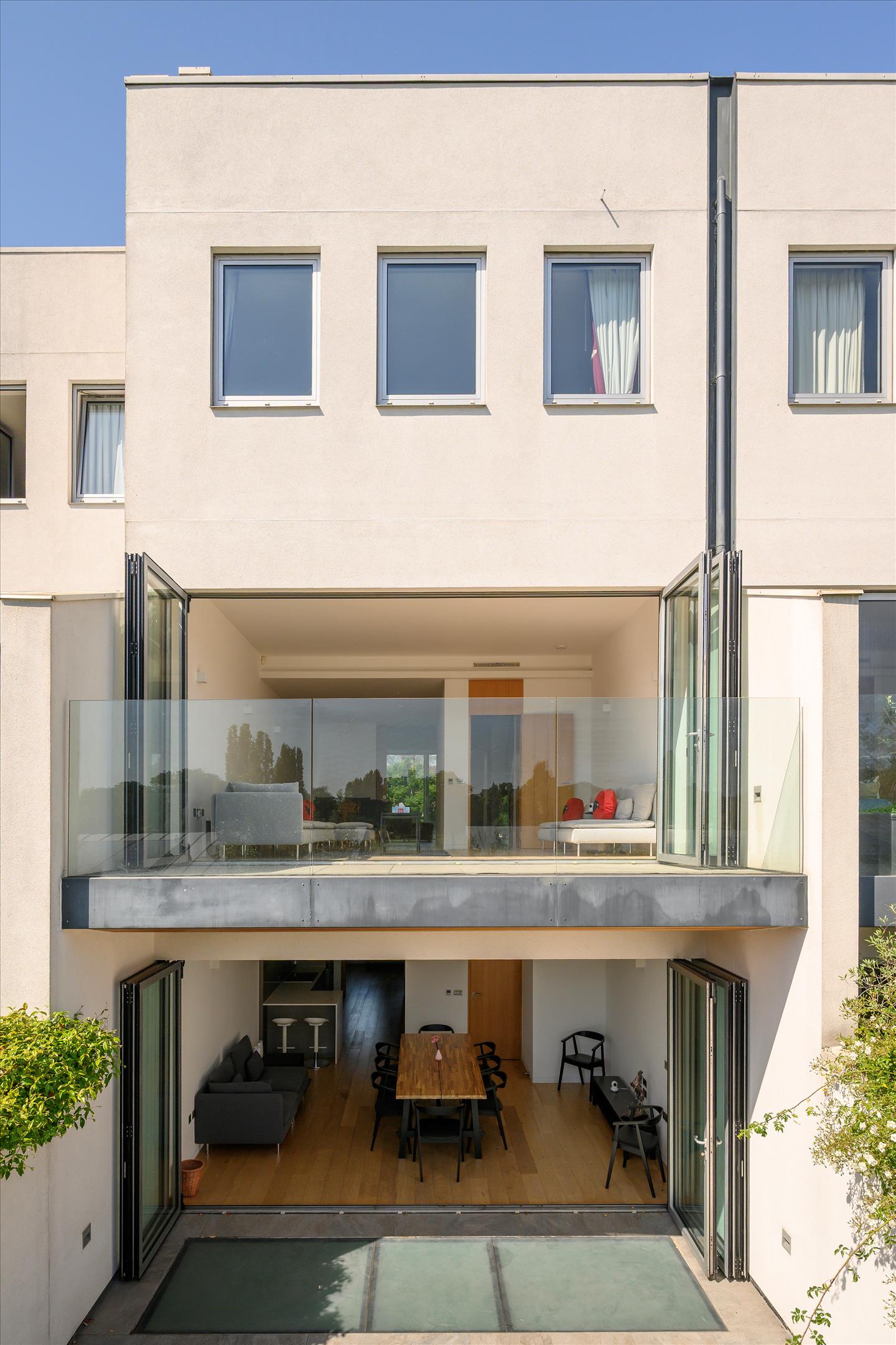 Pangbourne Avenue, London W10