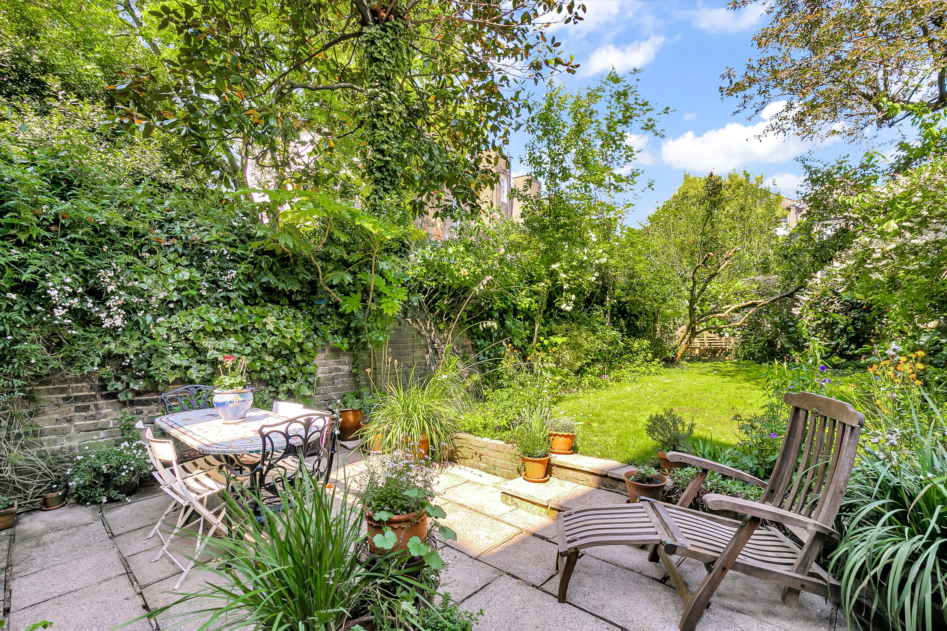 Royal Crescent, Holland Park, W11
