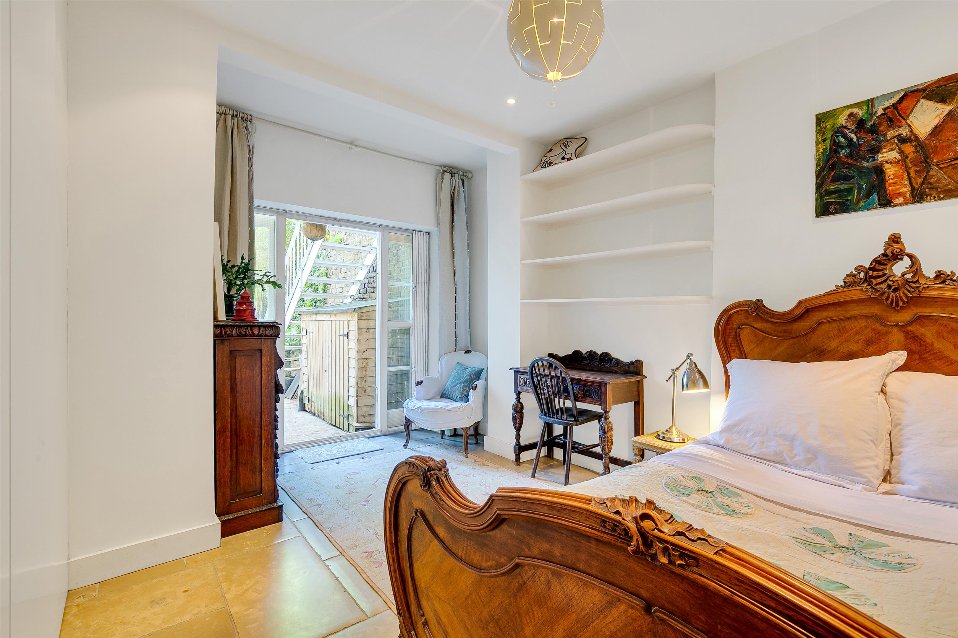 Royal Crescent, Holland Park, W11