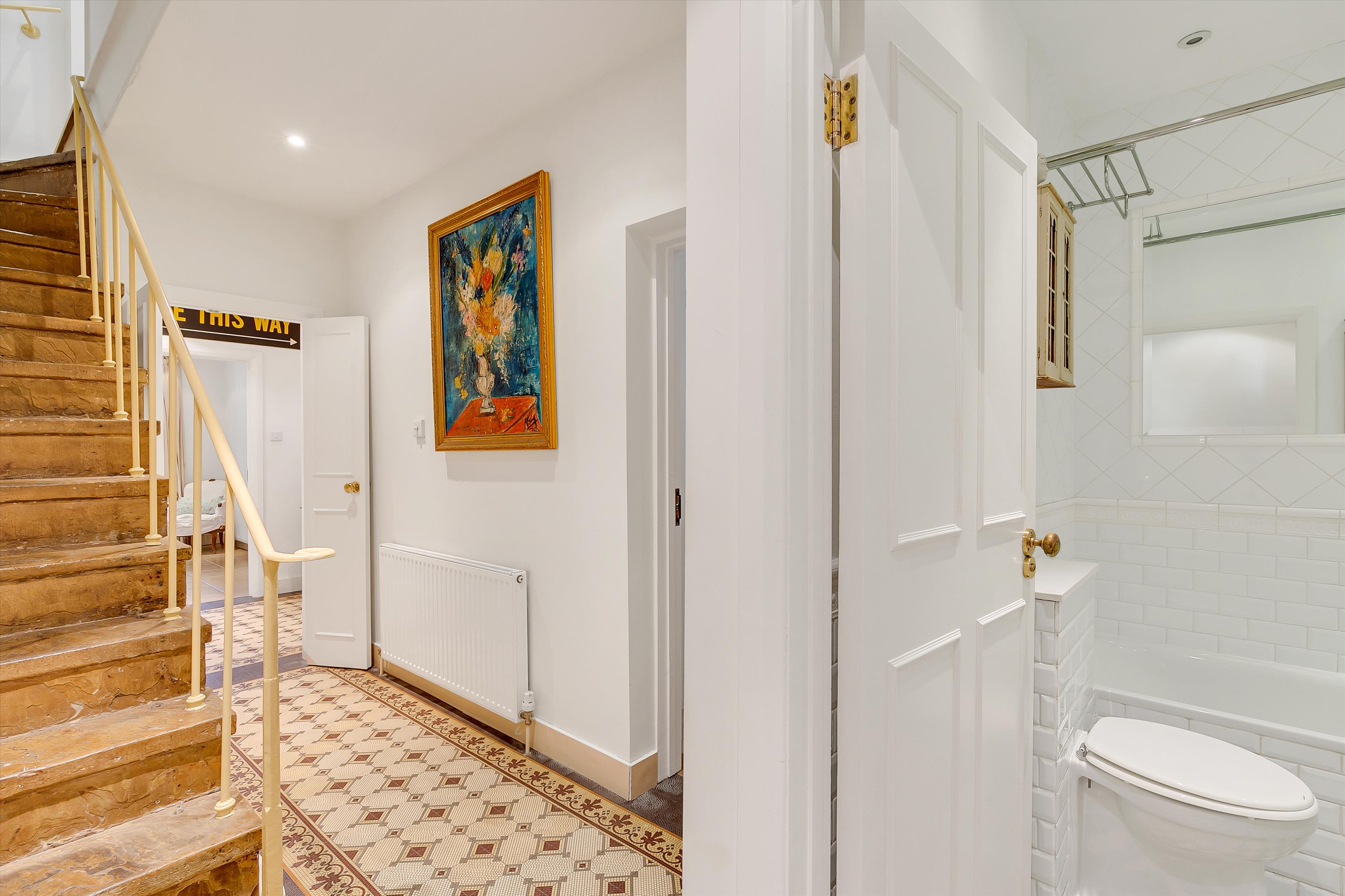 Royal Crescent, Holland Park, W11