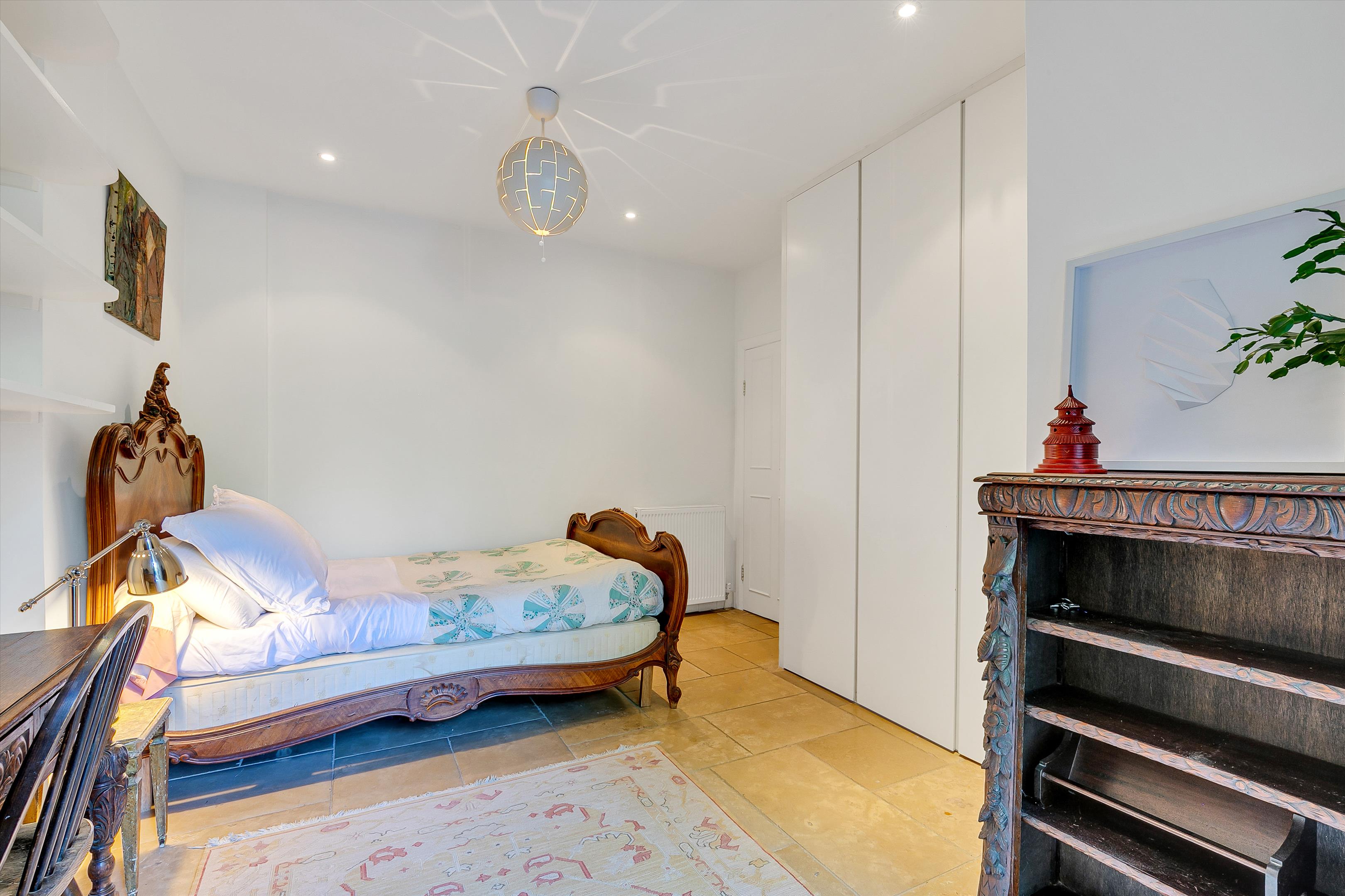 Royal Crescent, Holland Park, W11