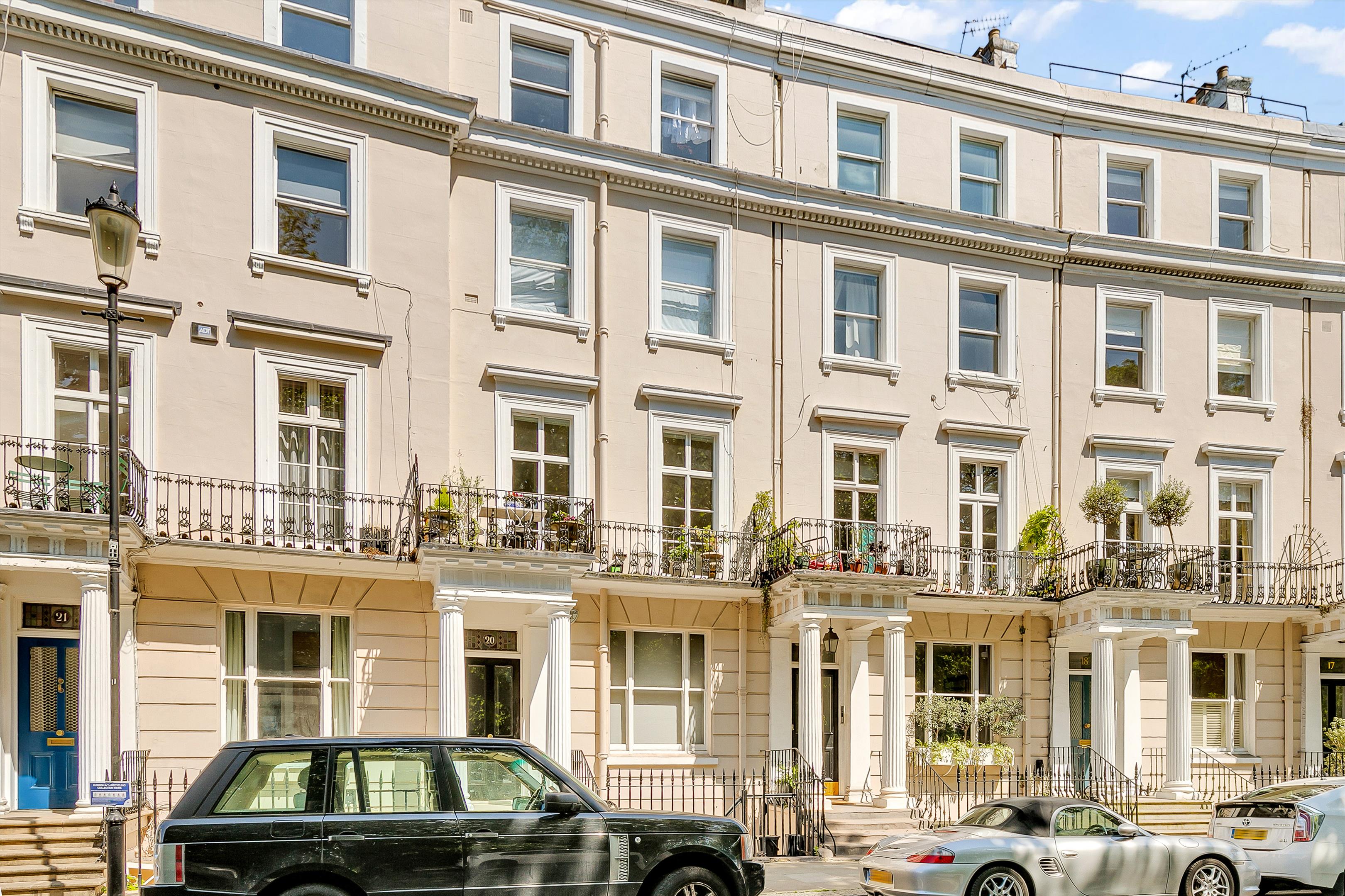 Royal Crescent, Holland Park, W11