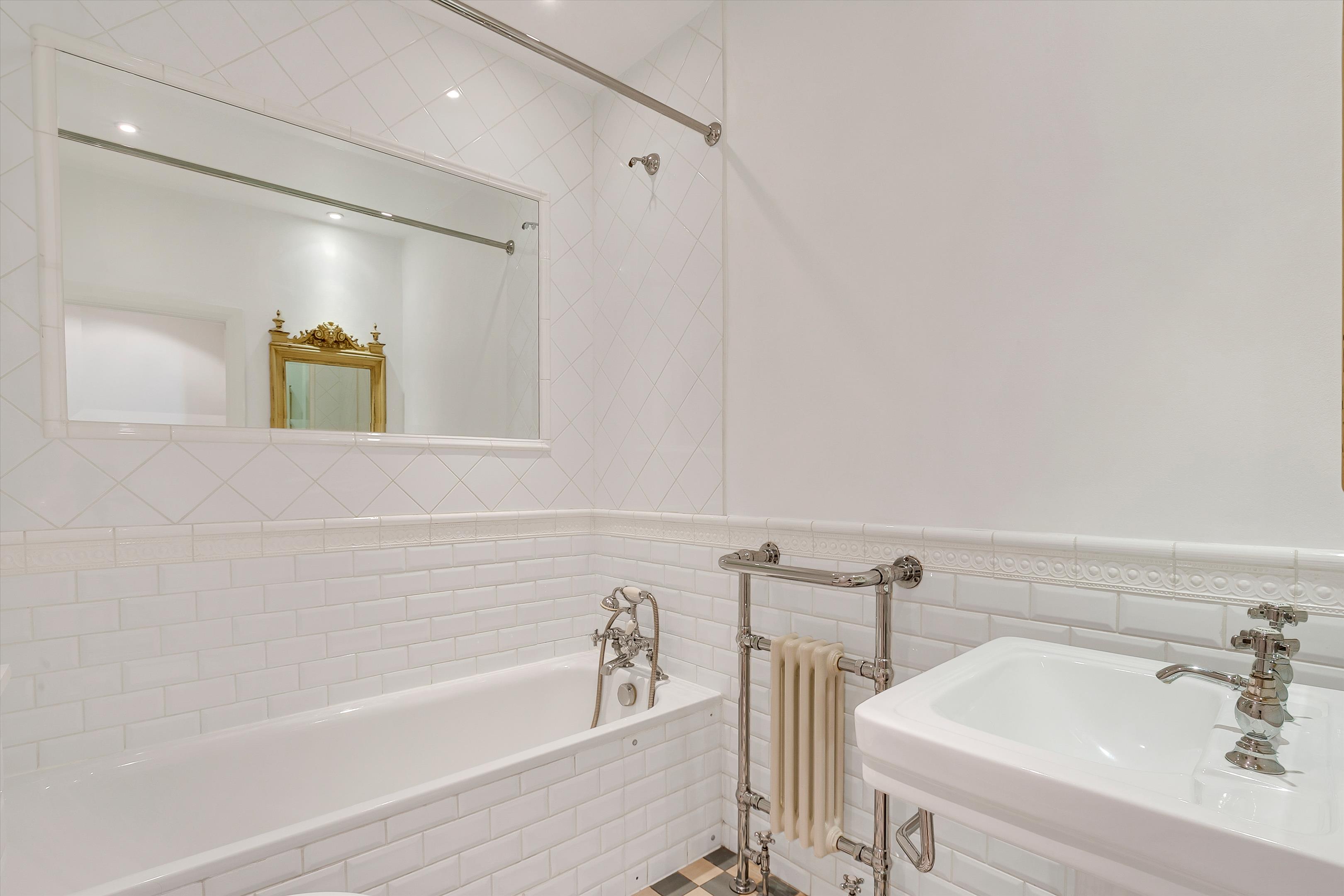 Royal Crescent, Holland Park, W11