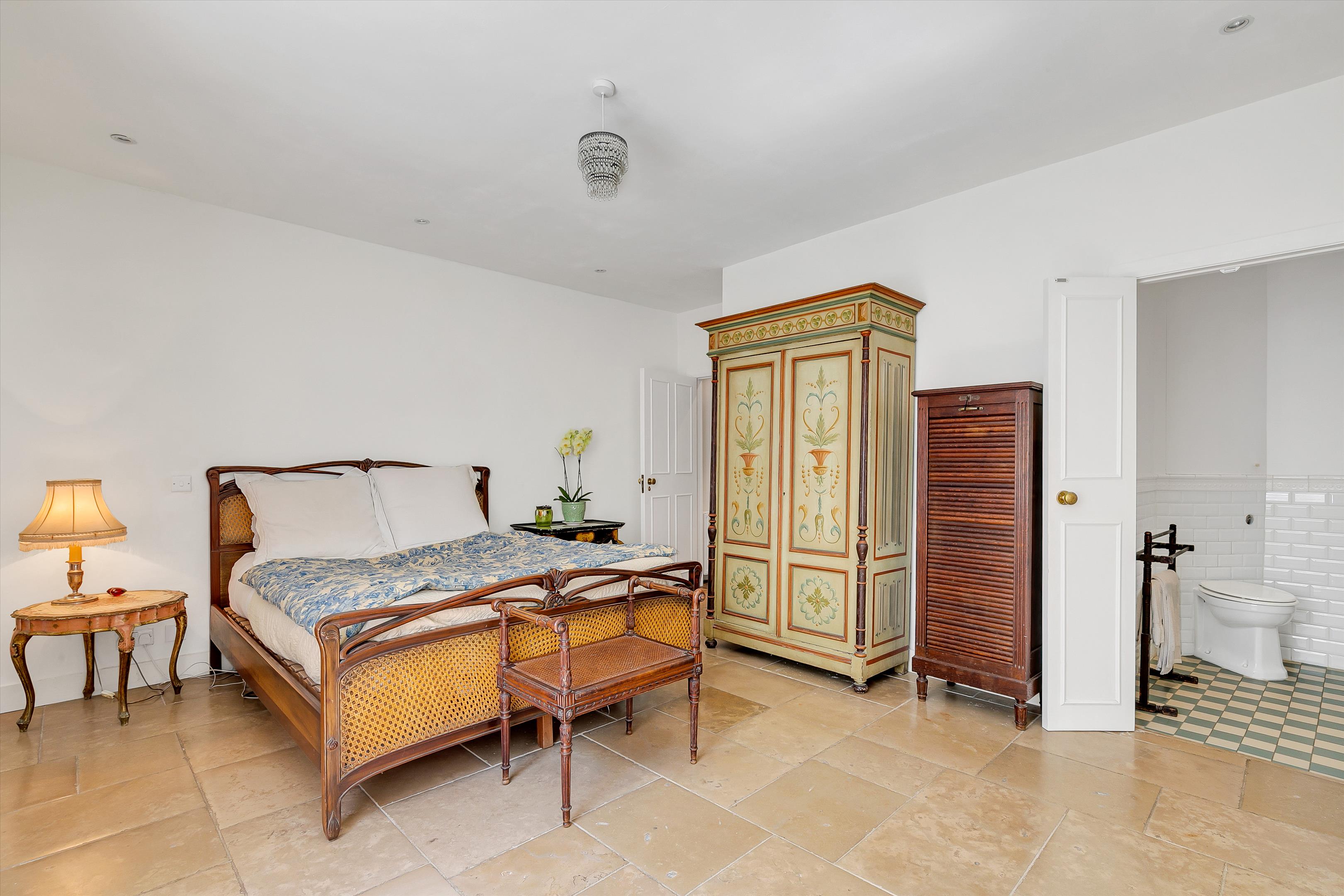 Royal Crescent, Holland Park, W11