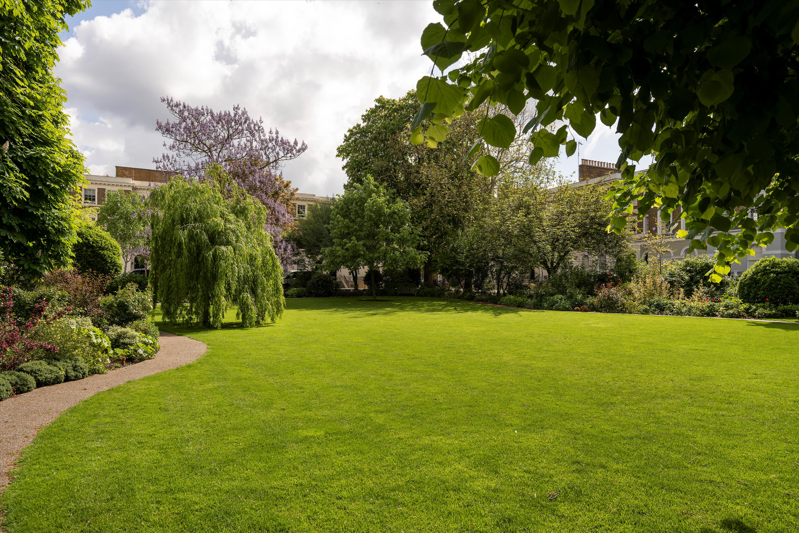 St. James’s Lodge, W11