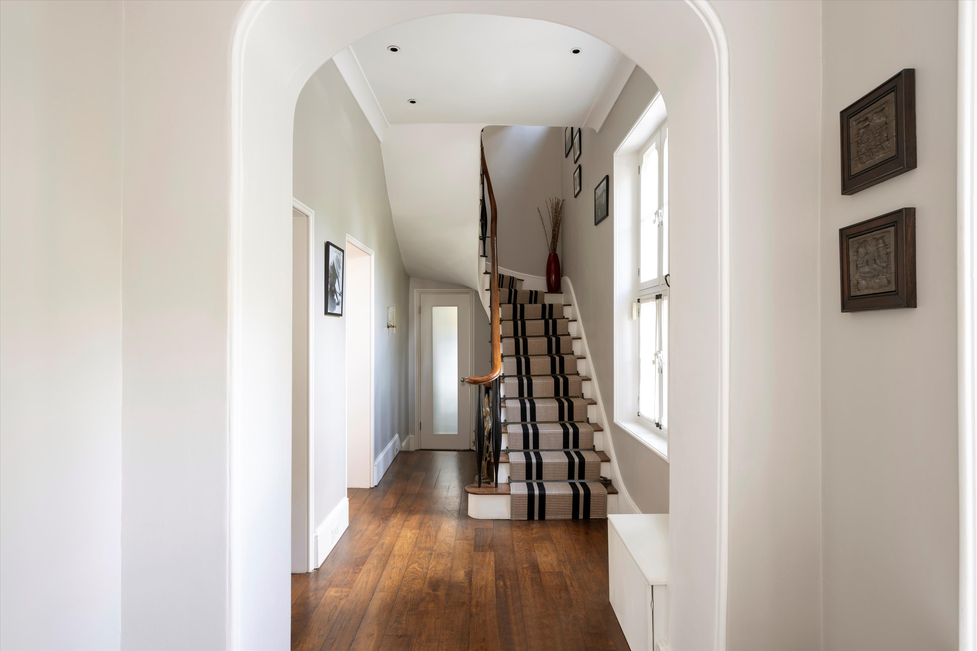 St. James’s Lodge, W11