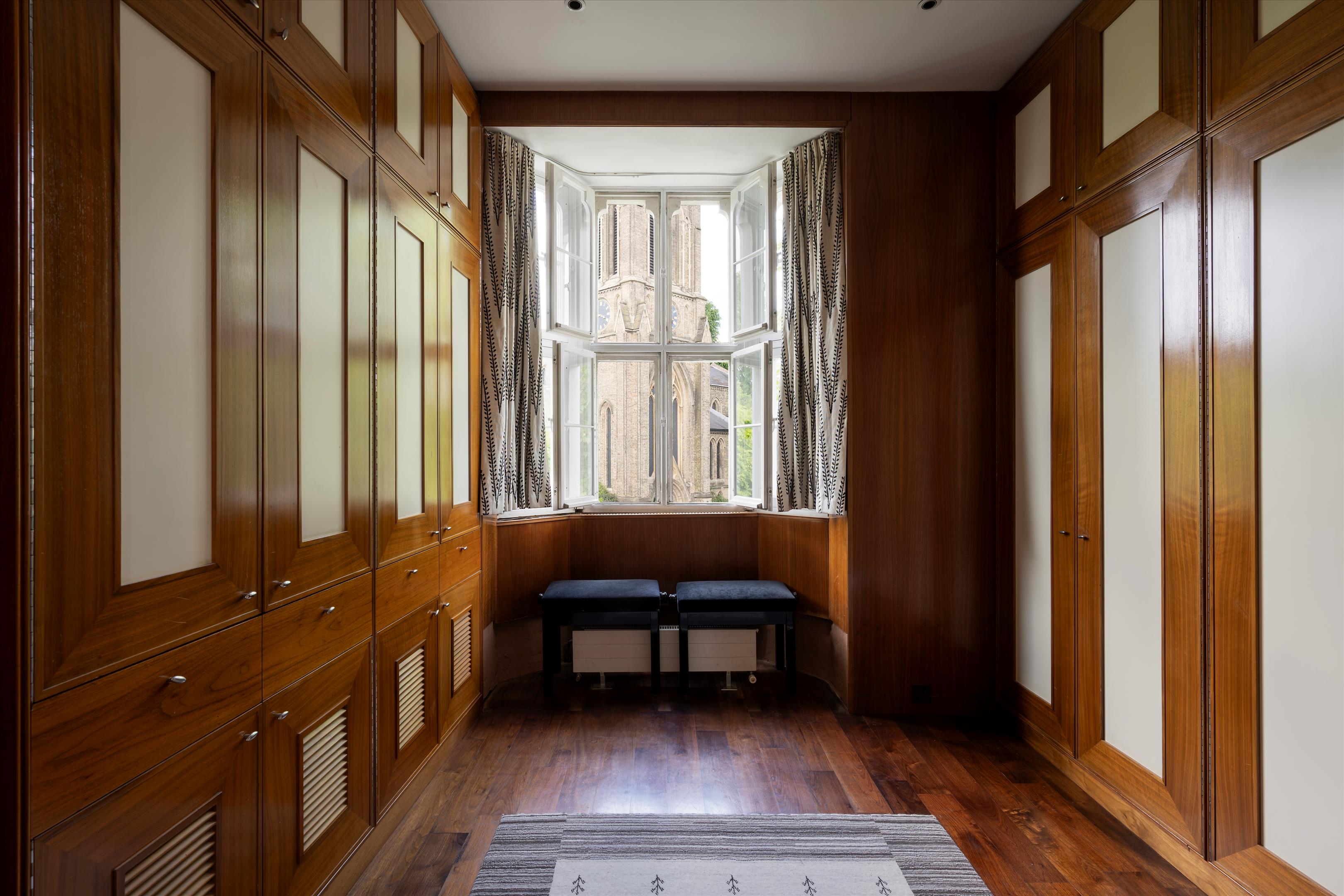 St. James’s Lodge, W11
