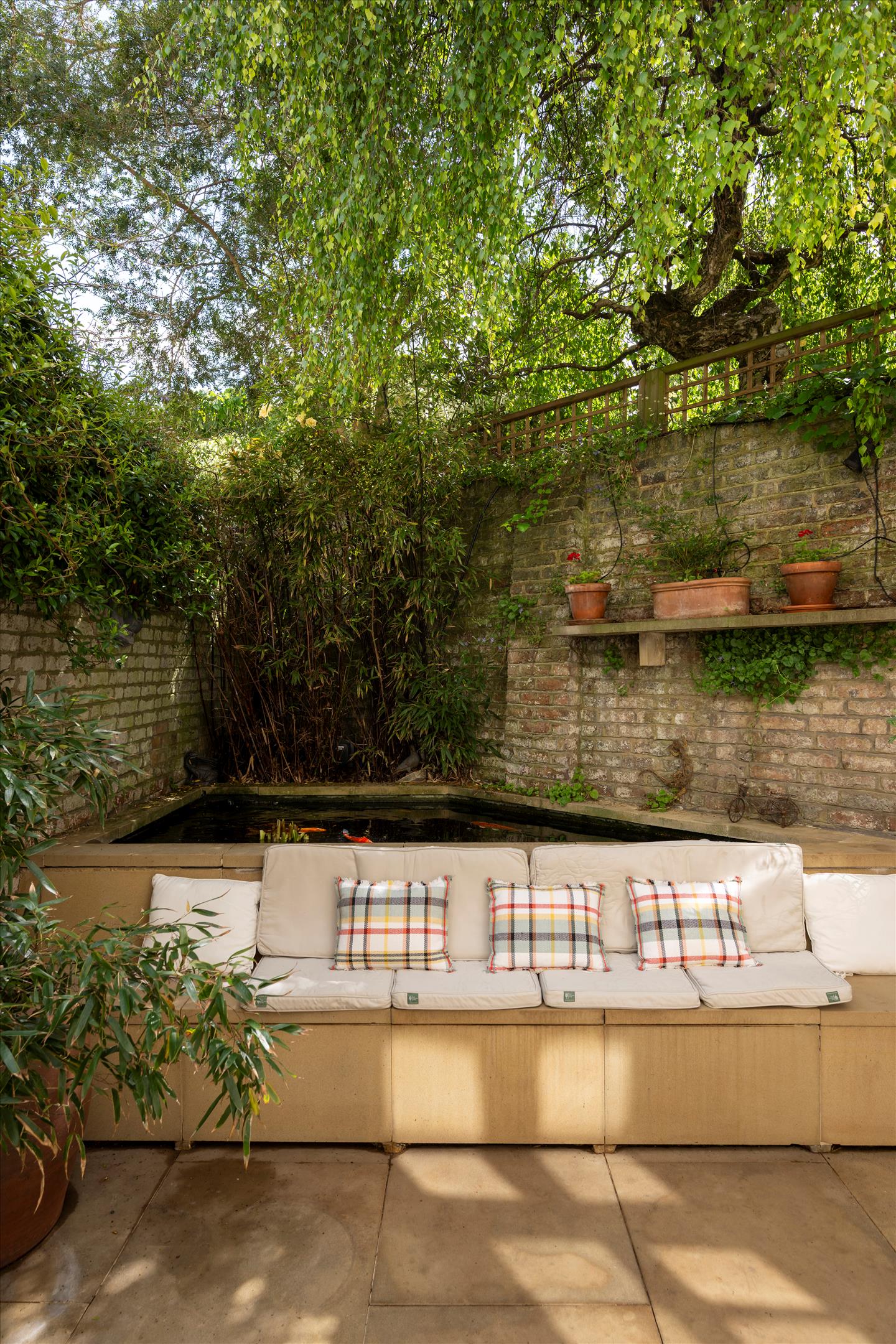 St. James’s Lodge, W11
