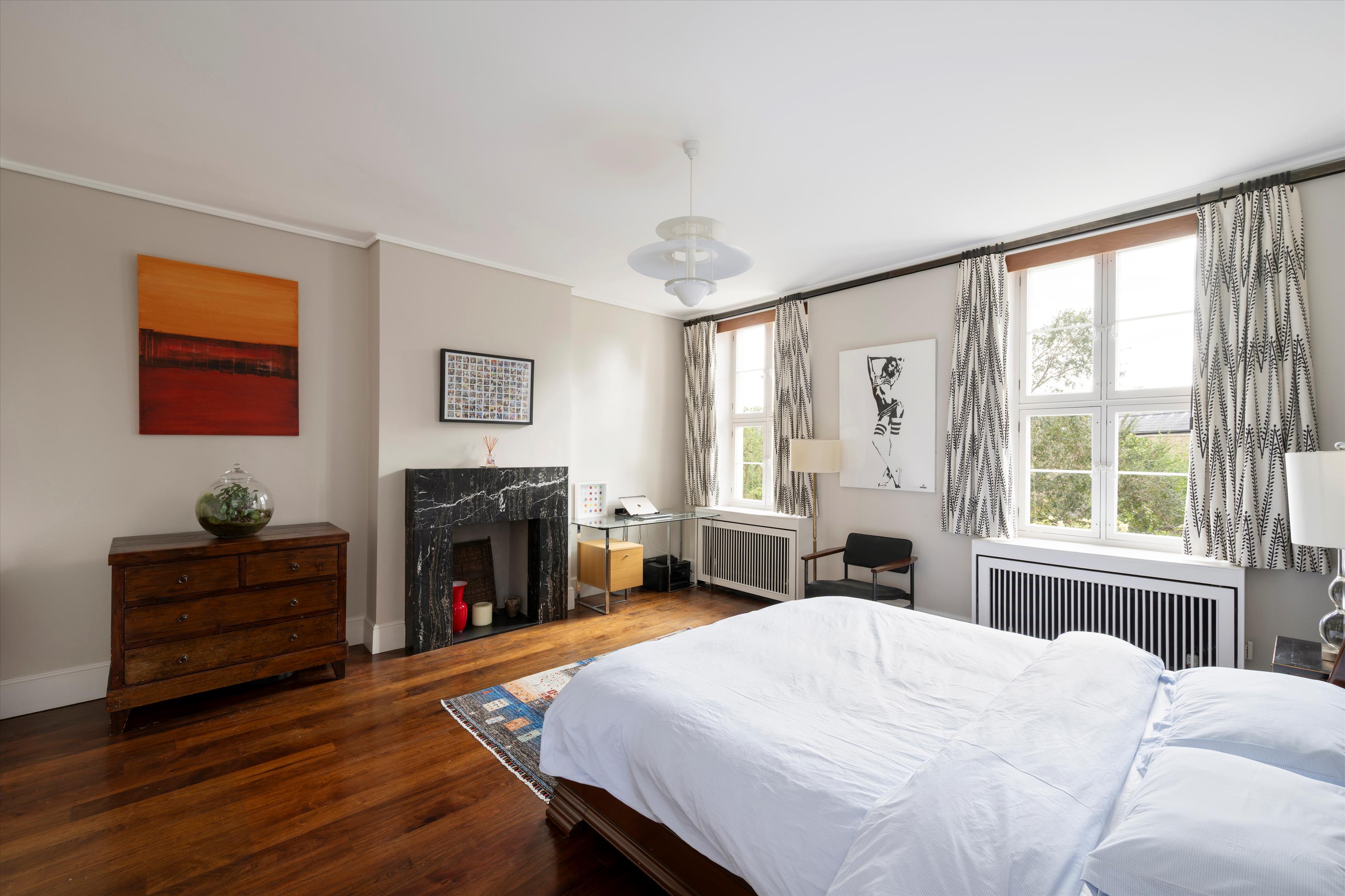 St. James’s Lodge, W11