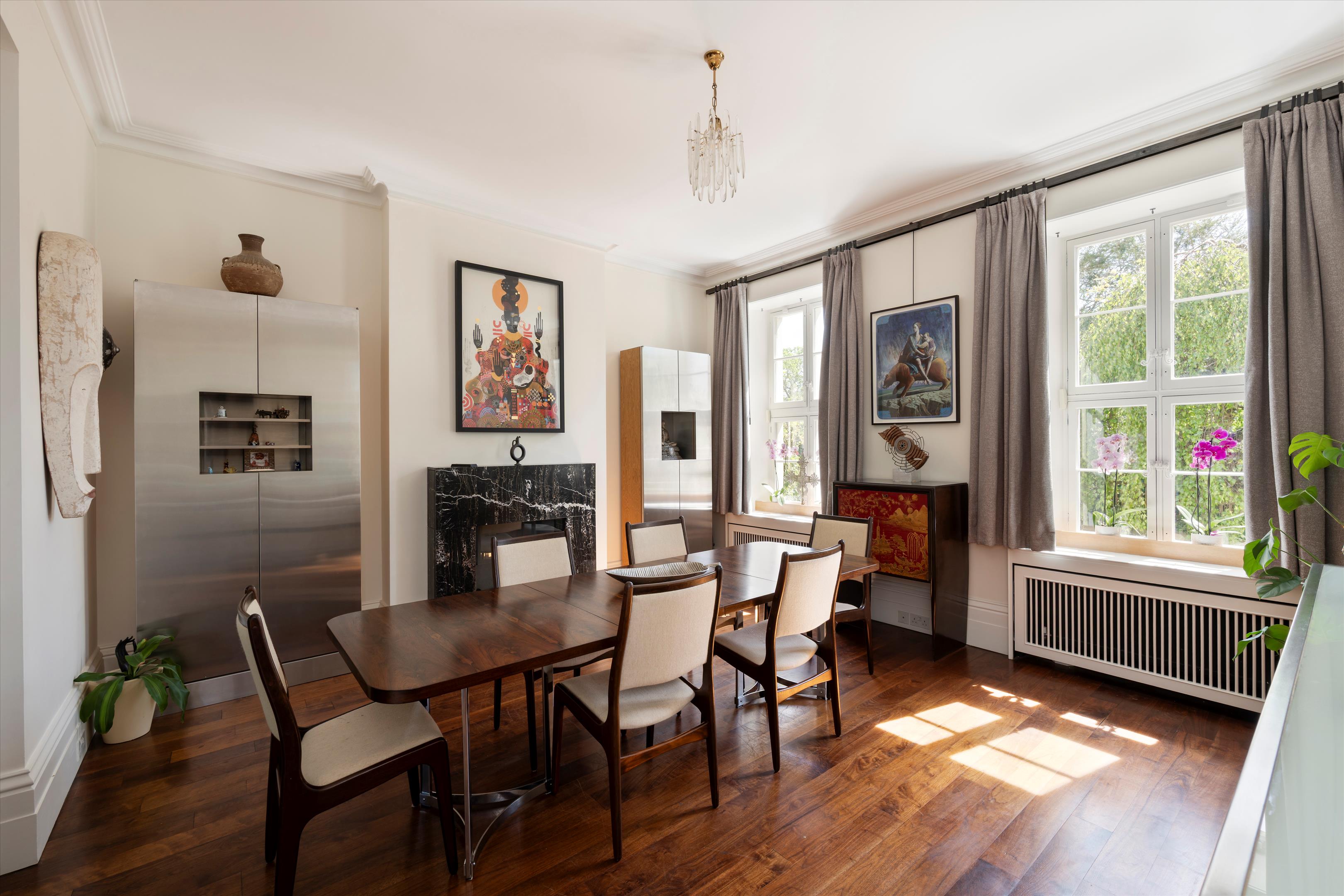 St. James’s Lodge, W11