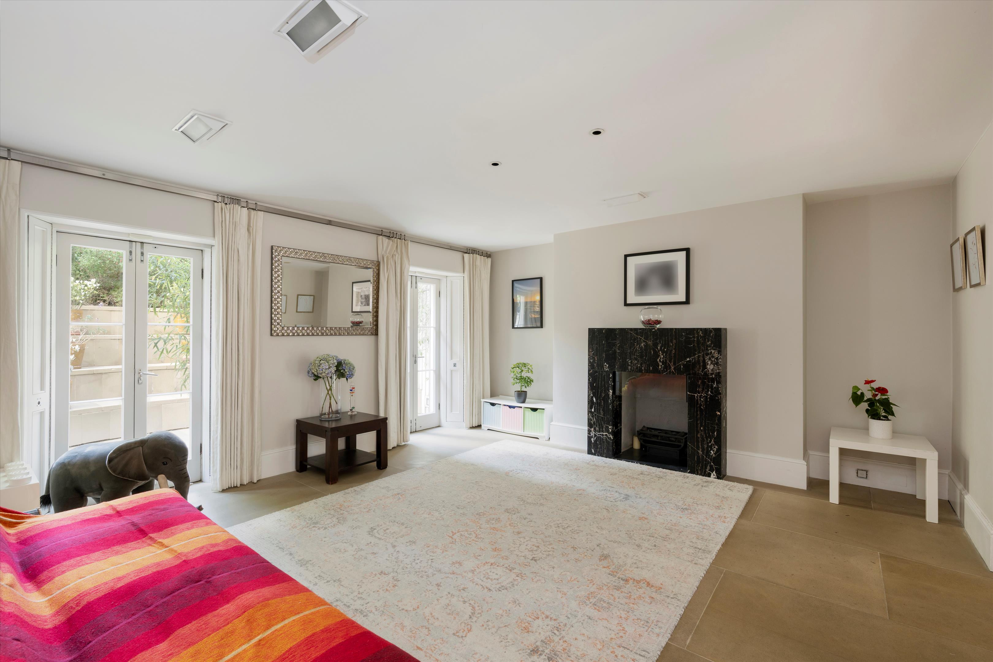 St. James’s Lodge, W11
