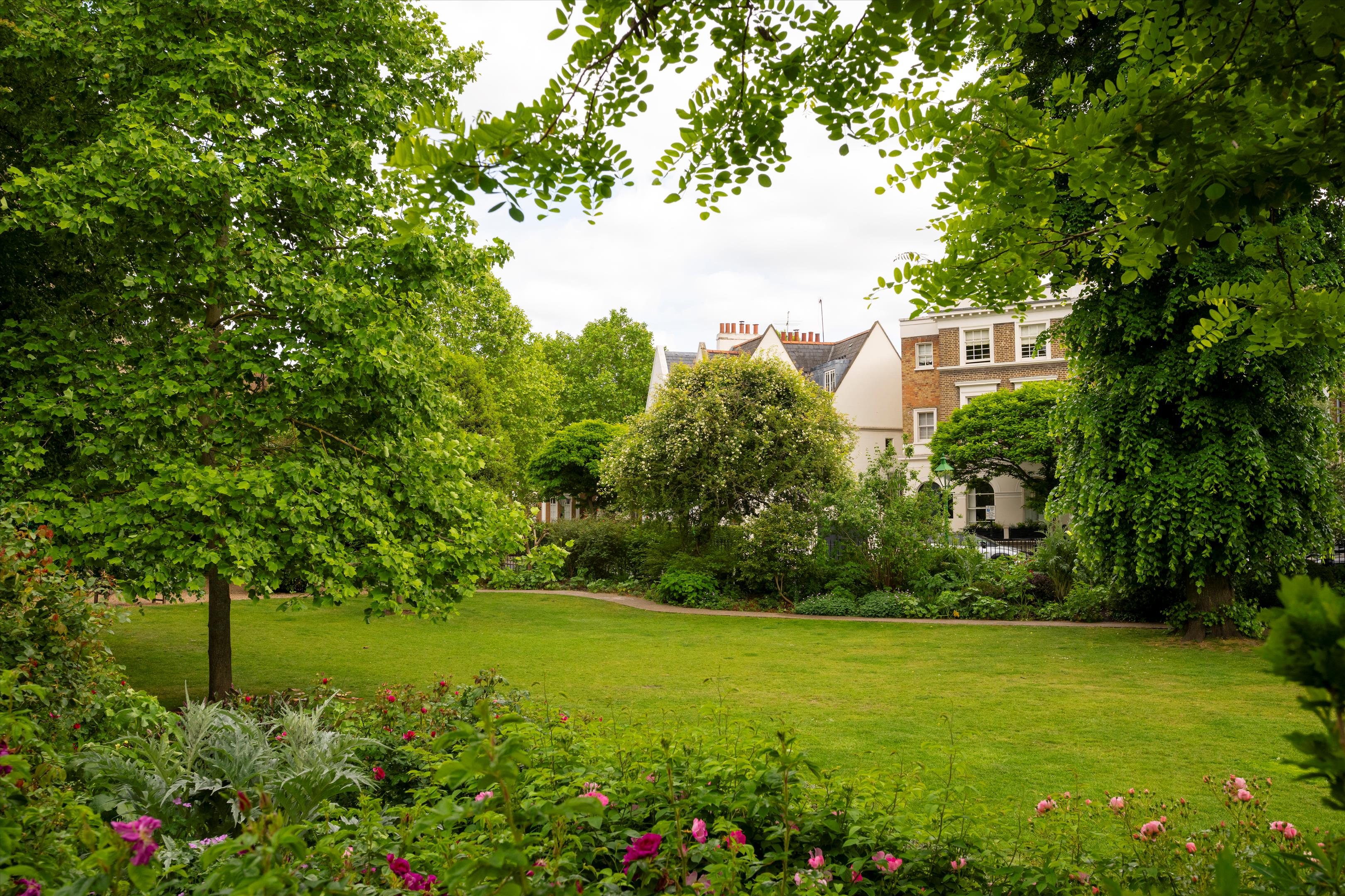 St. James’s Lodge, W11