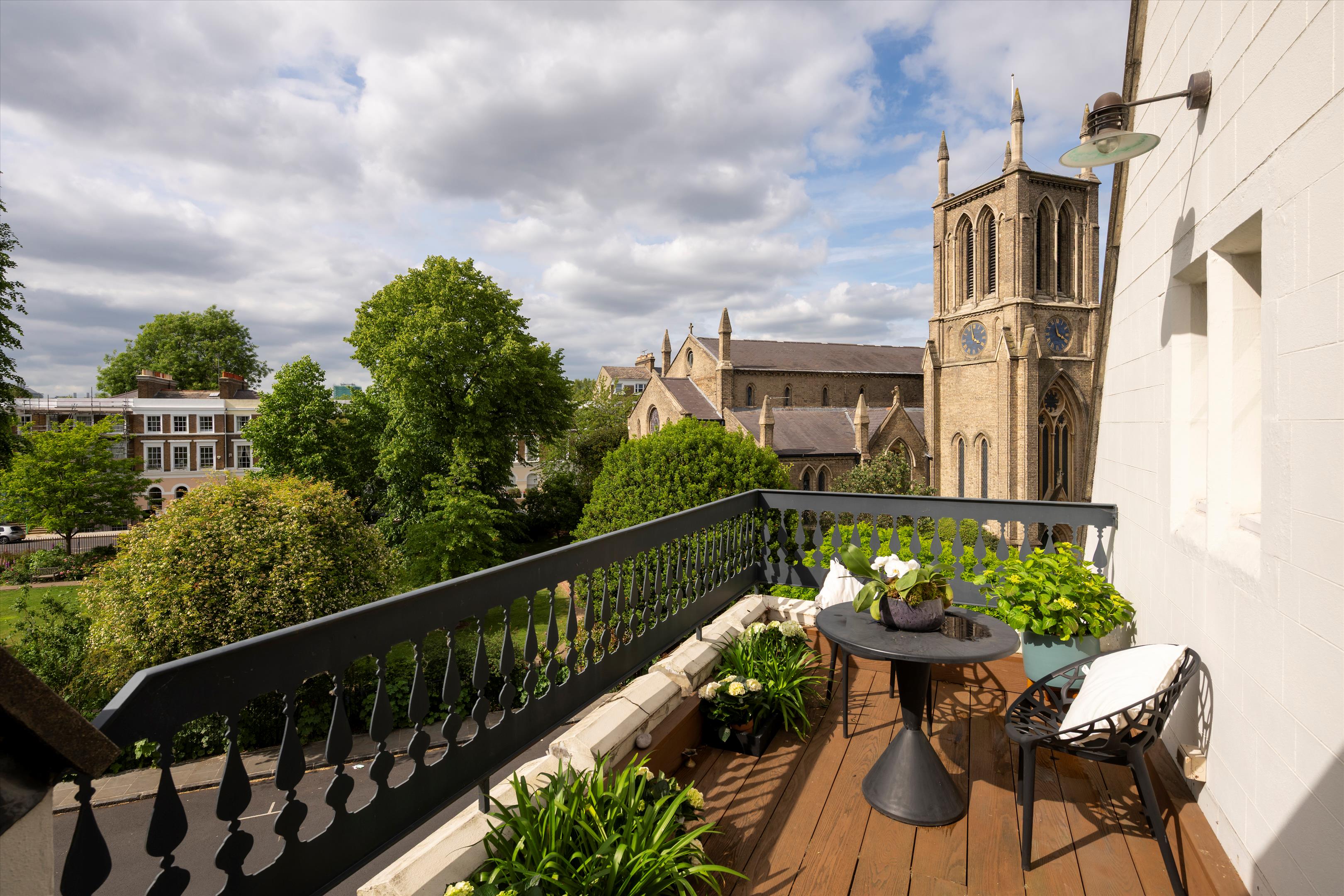 St. James’s Lodge, W11