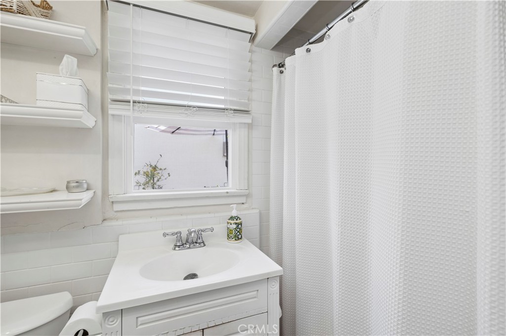 611 Larkspur