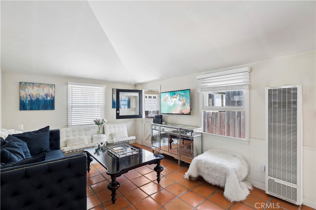 611 Larkspur