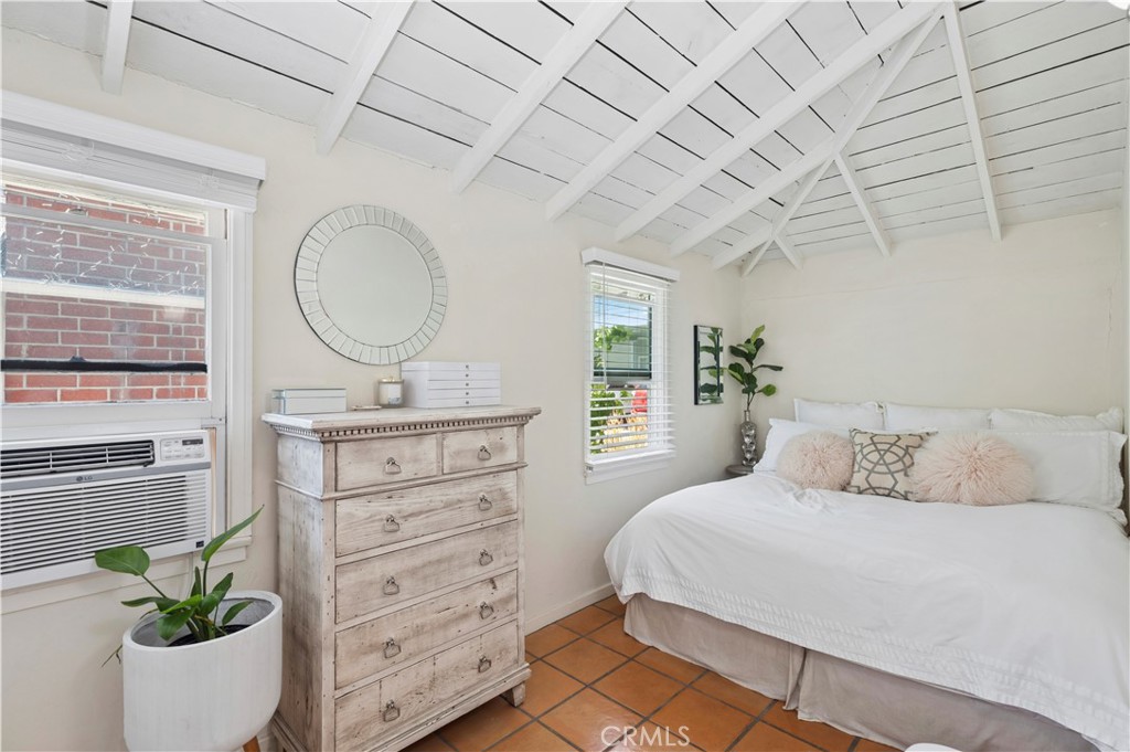 611 Larkspur