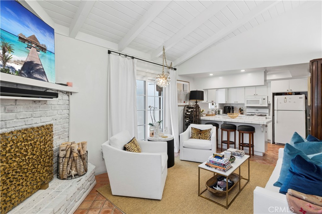 611 Larkspur