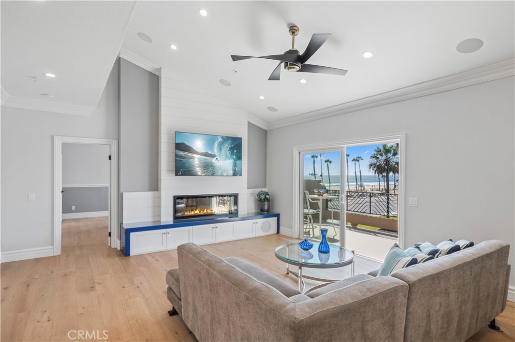 1516 Pacific Coast, Huntington Beach 