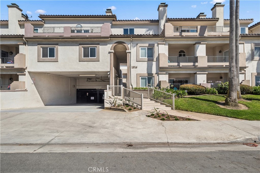 1516 Pacific Coast, Huntington Beach 