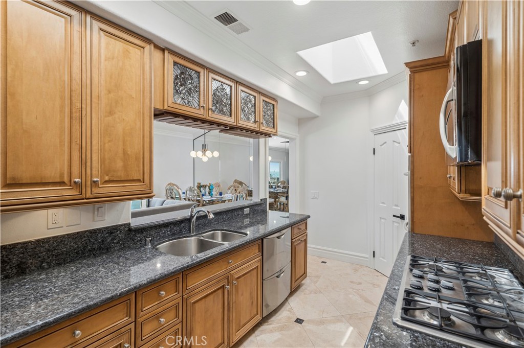 1516 Pacific Coast, Huntington Beach 