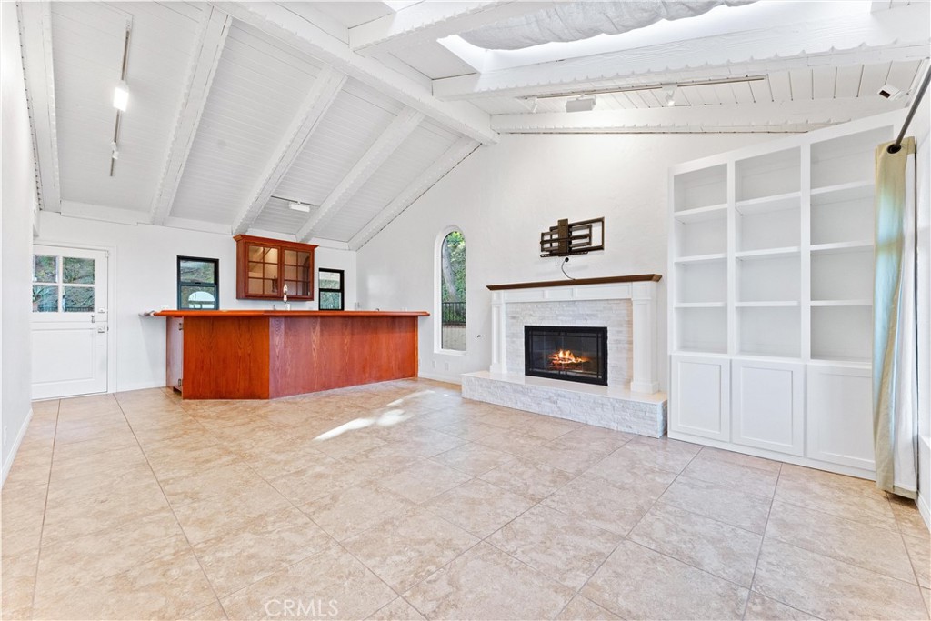 604 Avenida Acapulco