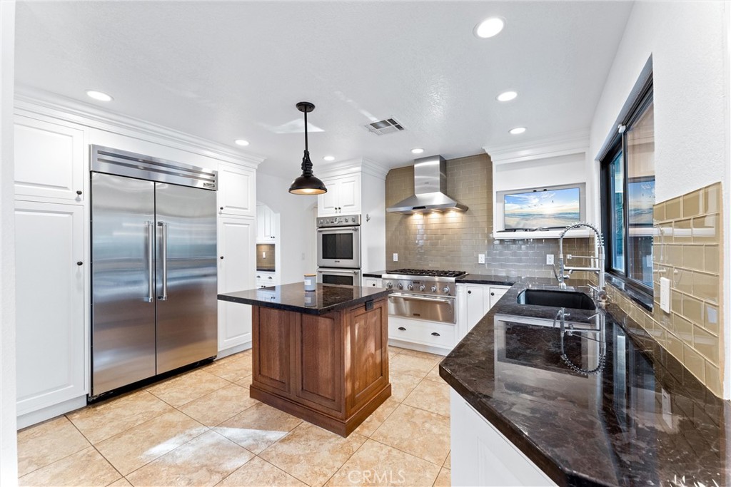 604 Avenida Acapulco