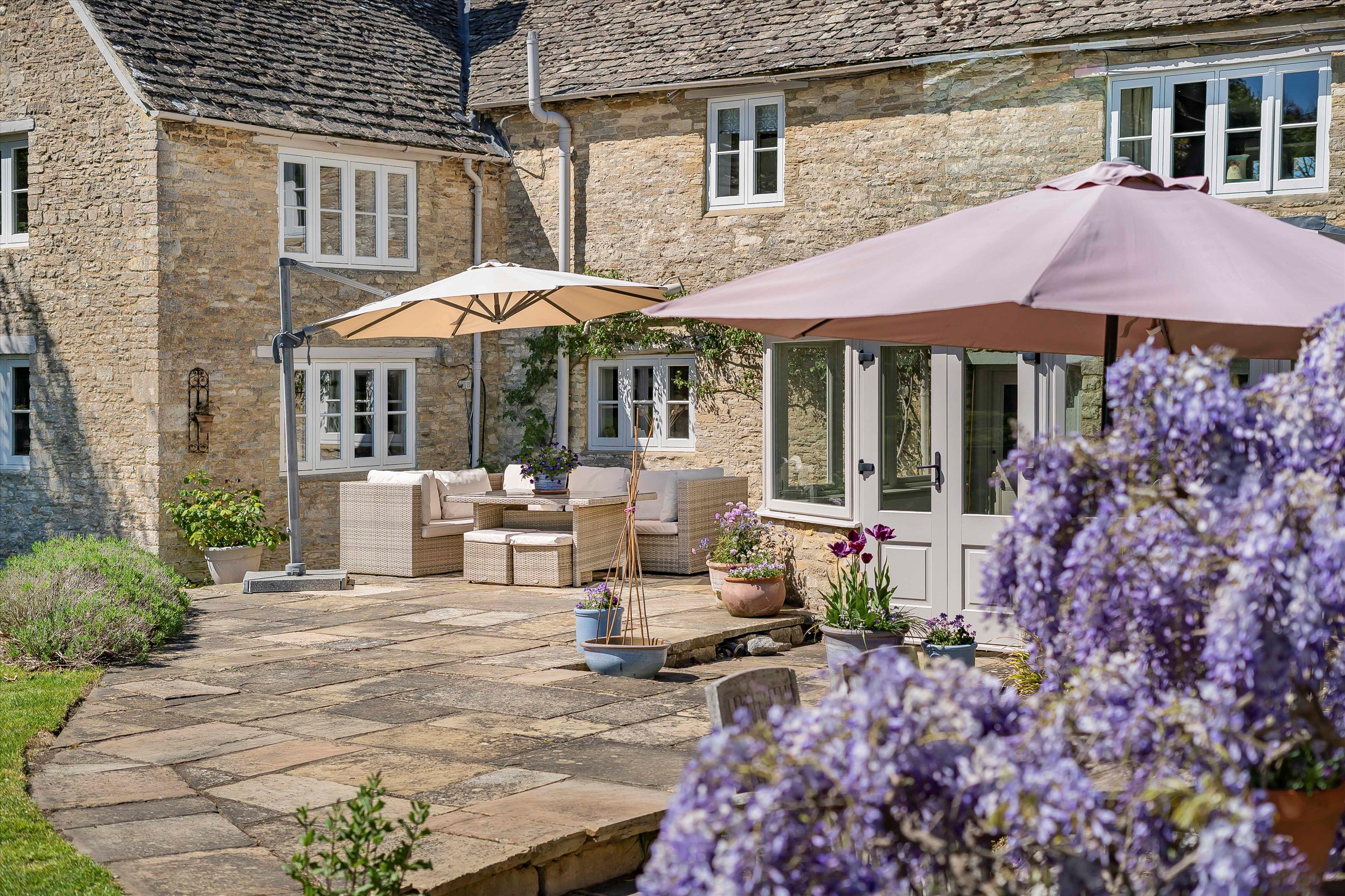 Lew, Bampton, Oxfordshire OX18