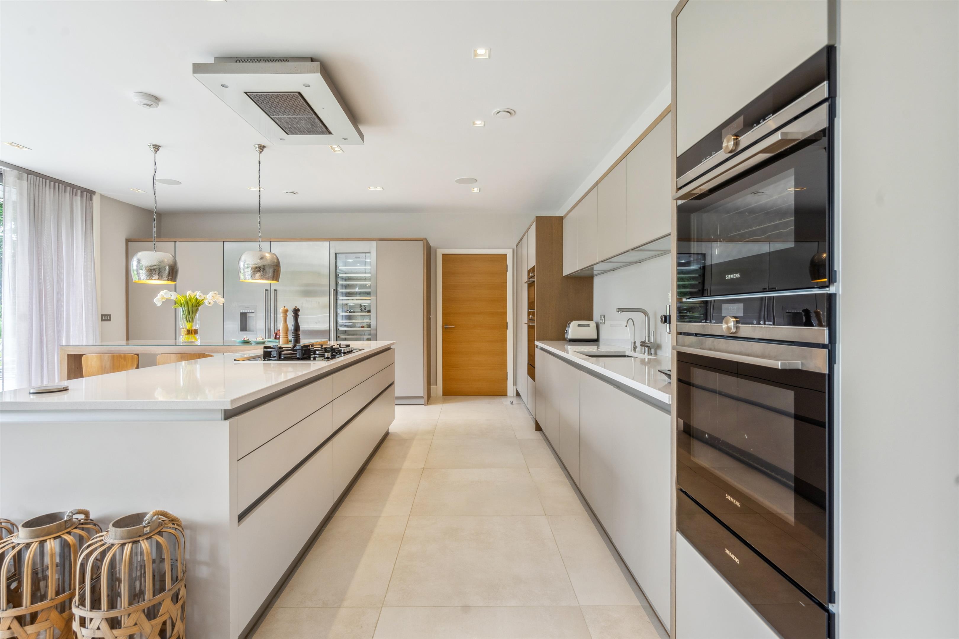 Fox Lane, Boars Hill, Oxford, Oxfordshire, OX1.