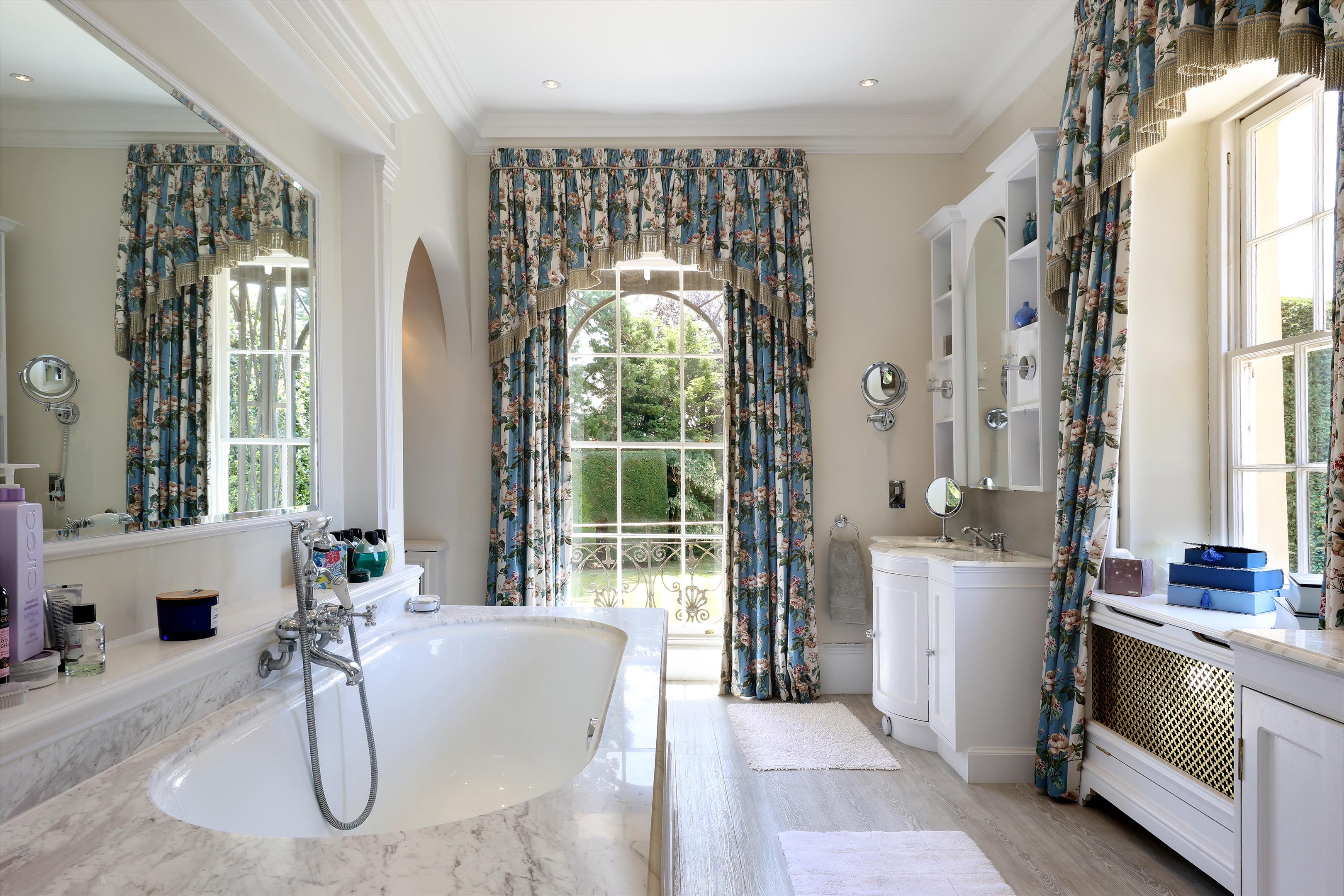 Haddenham, Thame, Buckinghamshire, HP17