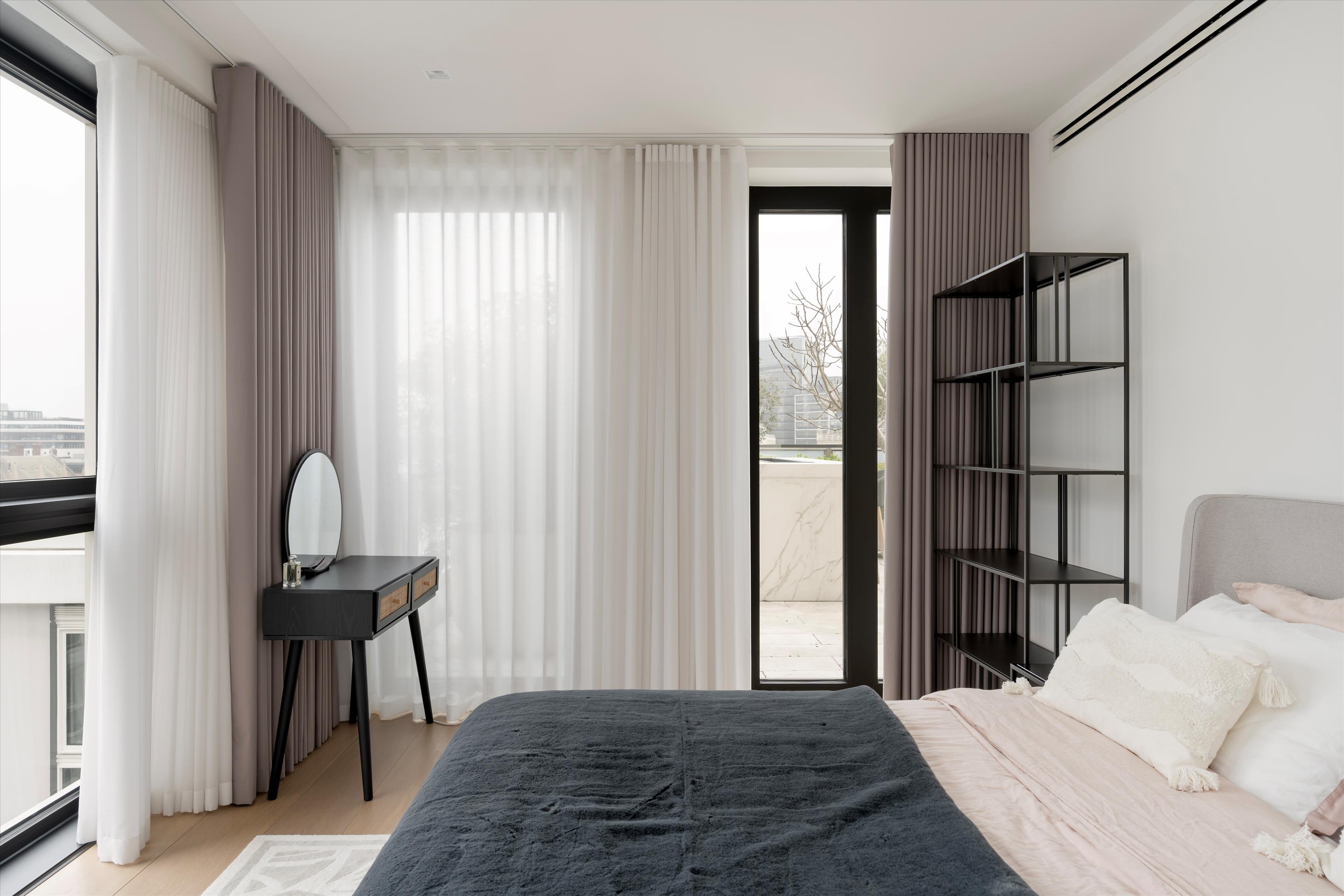 Lincoln Square, 18 Portugal Street, Covent Garden, London WC2A