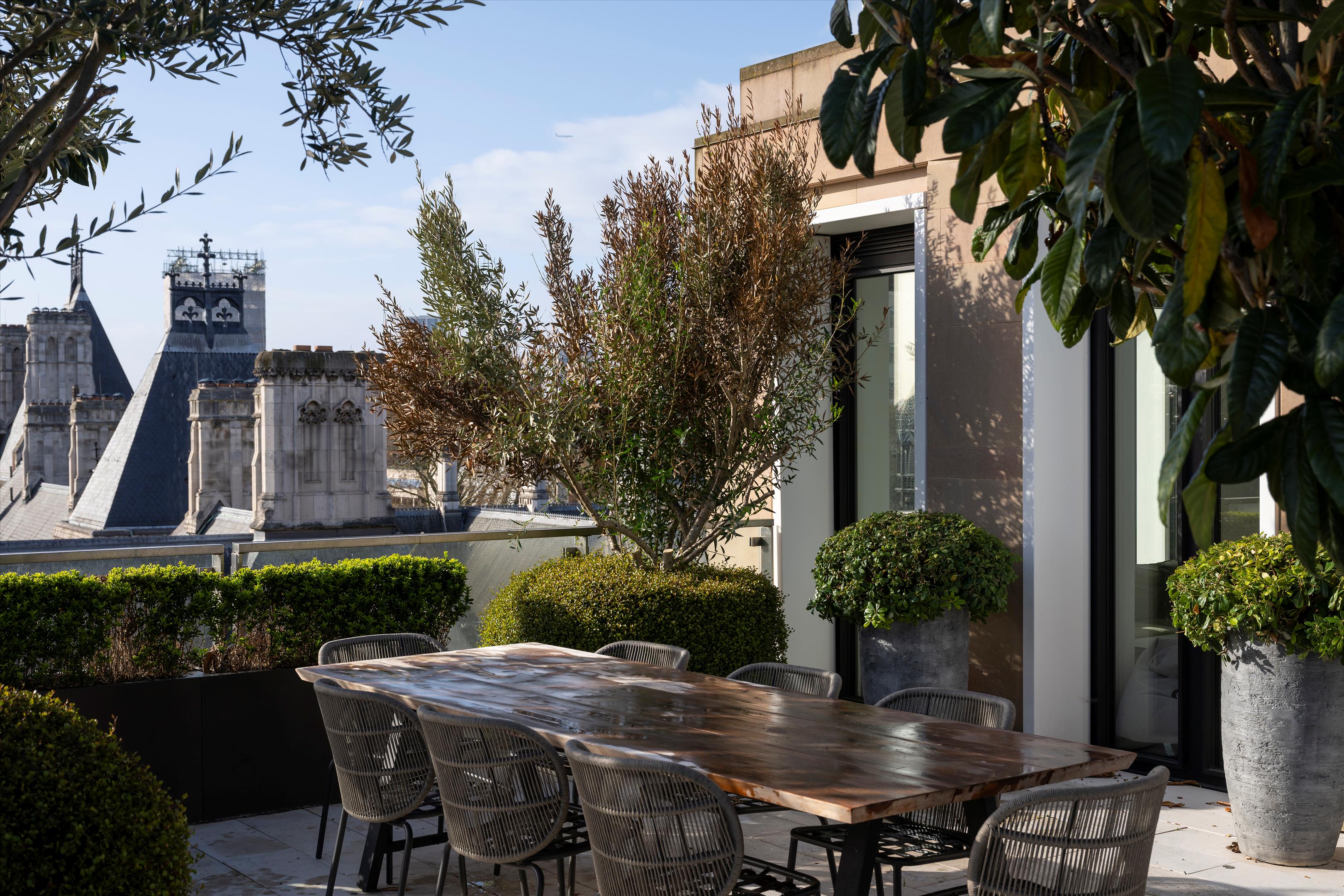 Lincoln Square, 18 Portugal Street, Covent Garden, London WC2A
