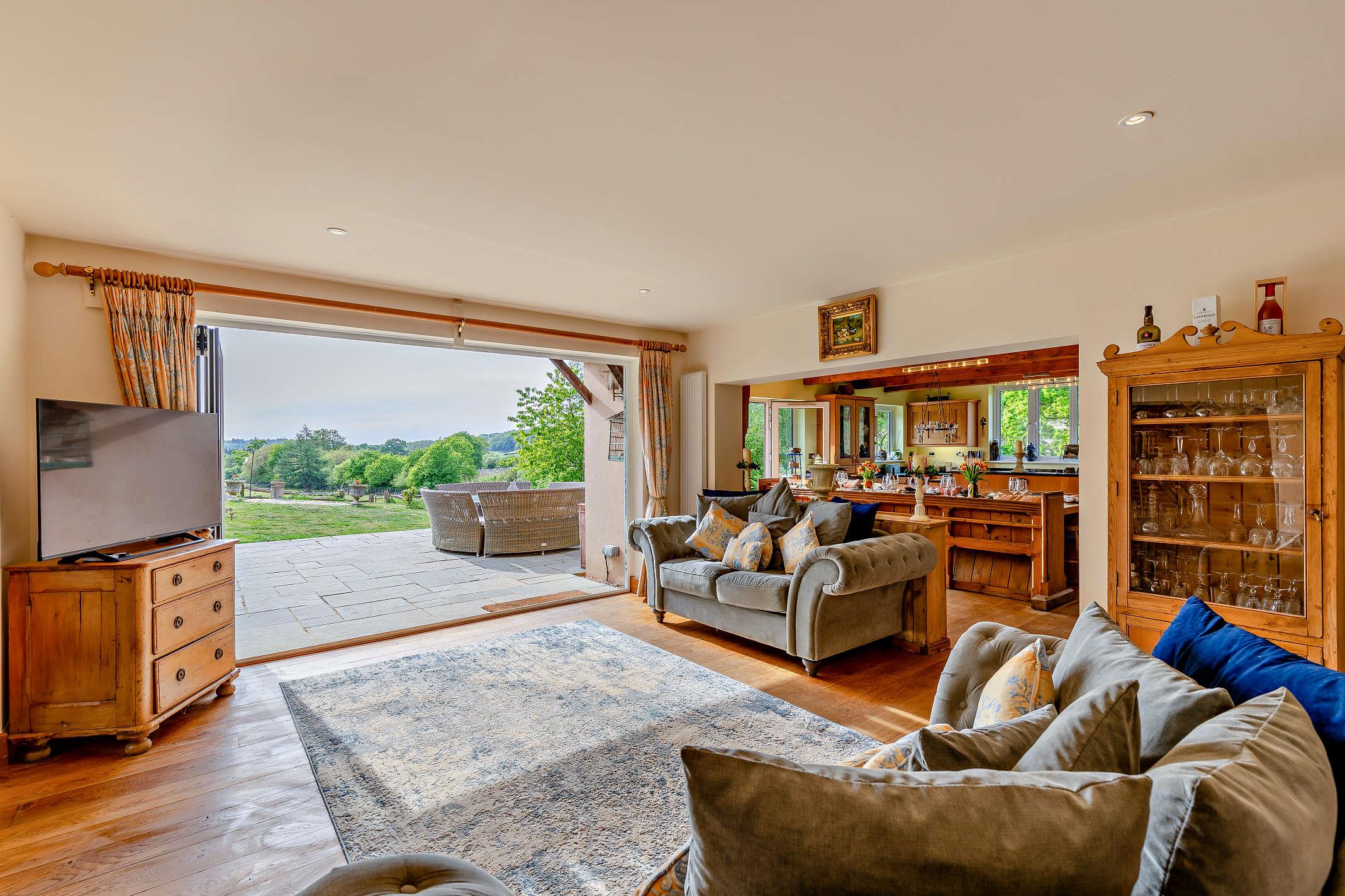 Seale Lane, Puttenham, Guildford, Surrey GU3 1AX