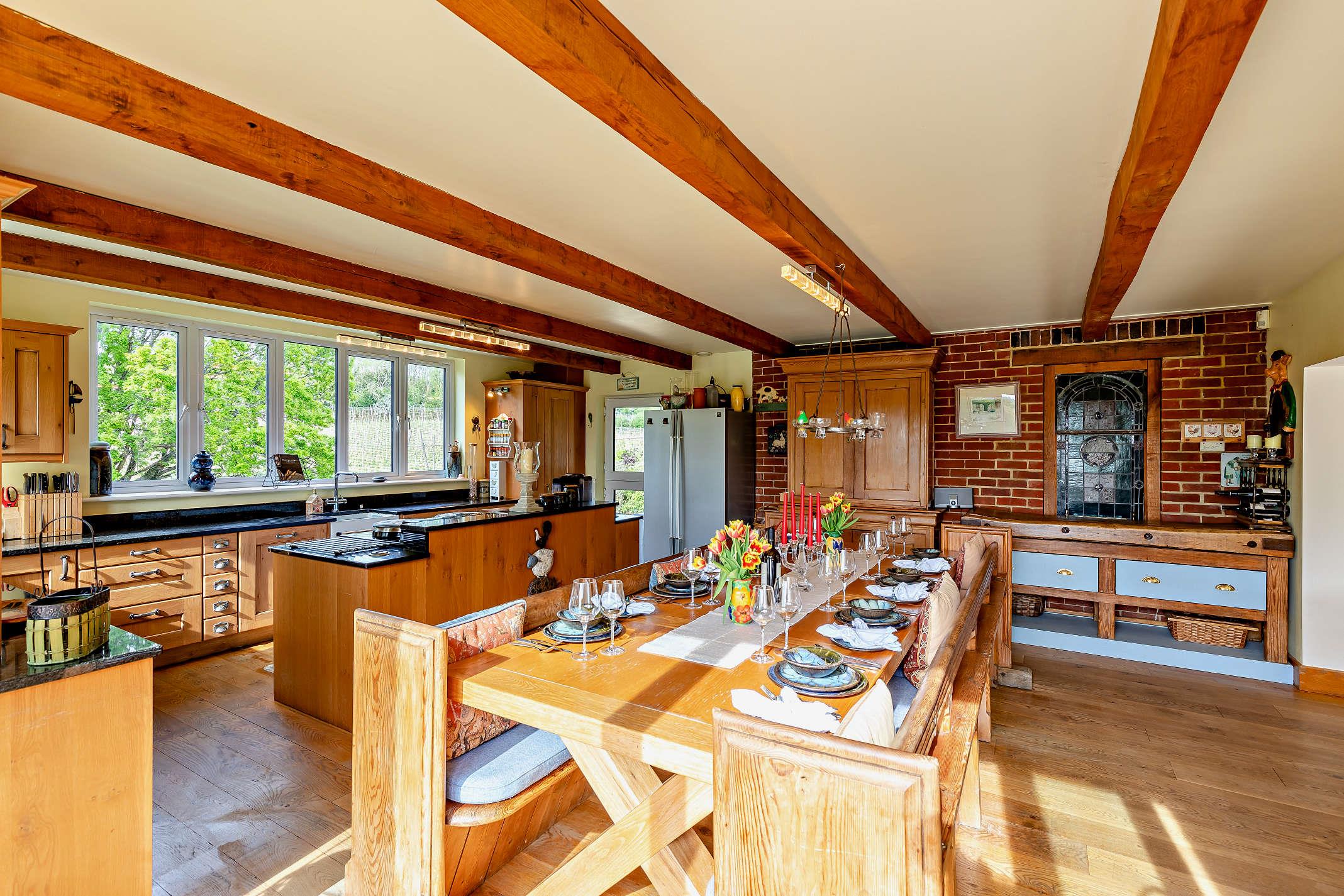 Seale Lane, Puttenham, Guildford, Surrey GU3 1AX