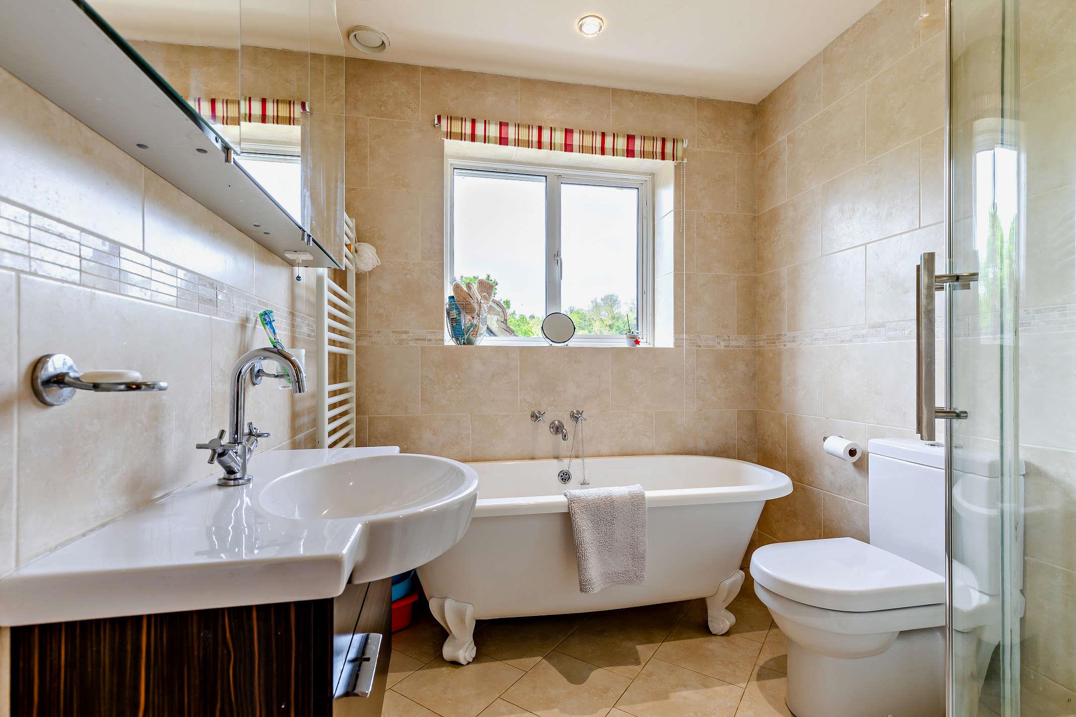 Seale Lane, Puttenham, Guildford, Surrey GU3 1AX