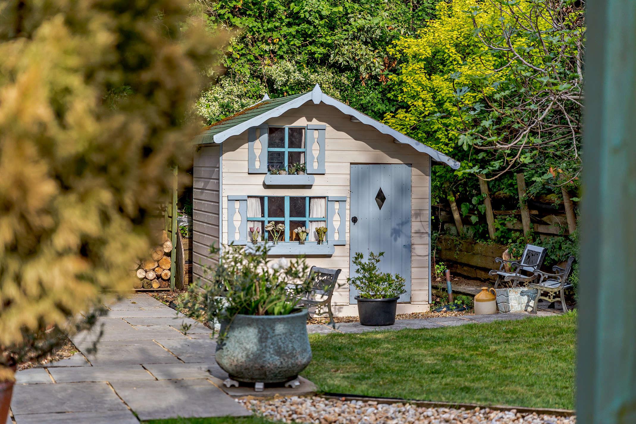 Seale Lane, Puttenham, Guildford, Surrey GU3 1AX