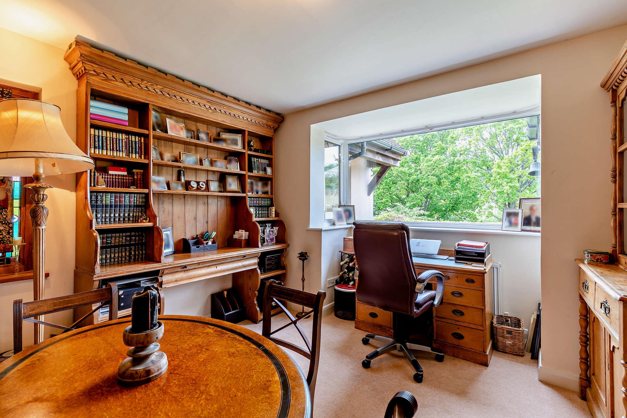 Seale Lane, Puttenham, Guildford, Surrey GU3 1AX