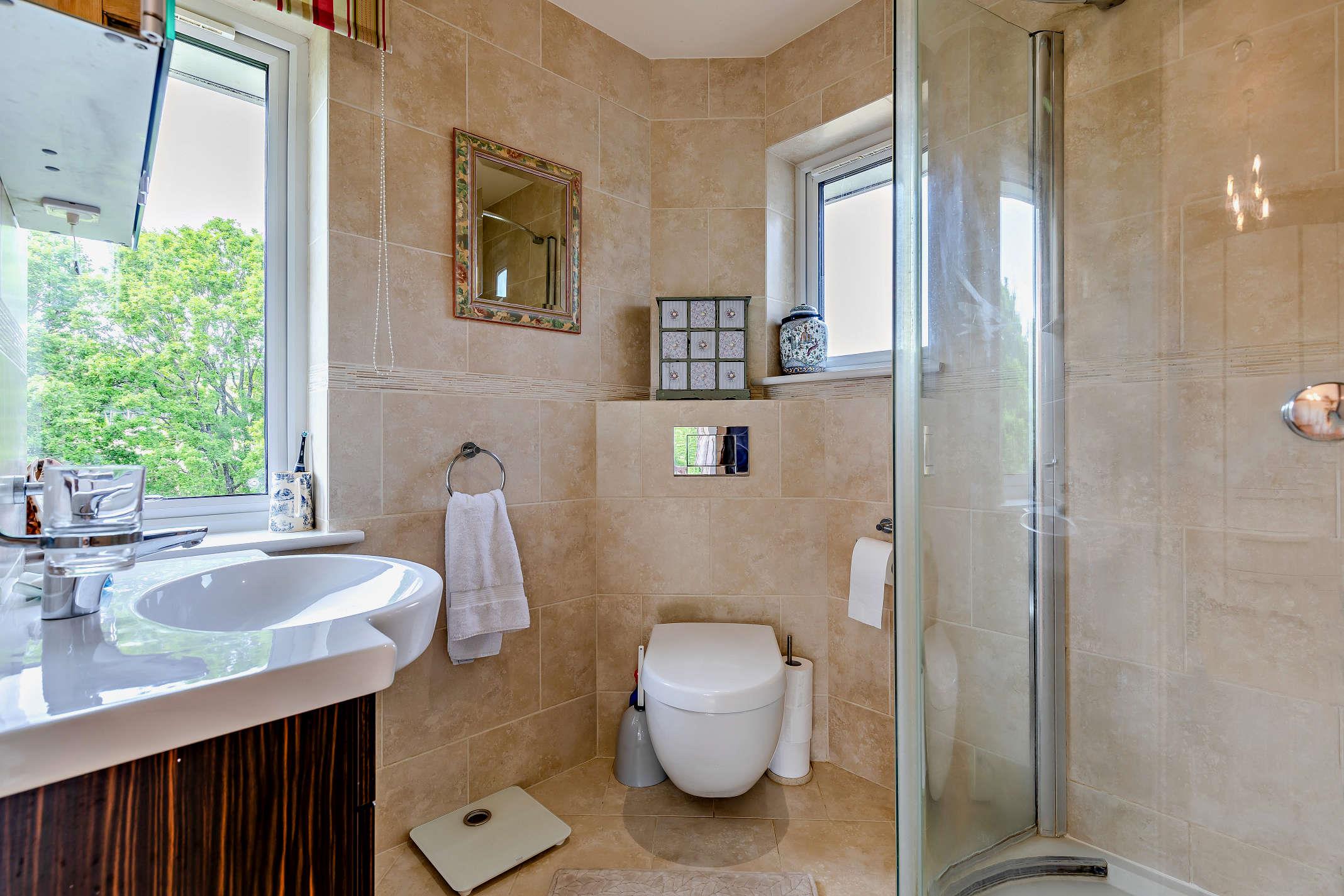 Seale Lane, Puttenham, Guildford, Surrey GU3 1AX