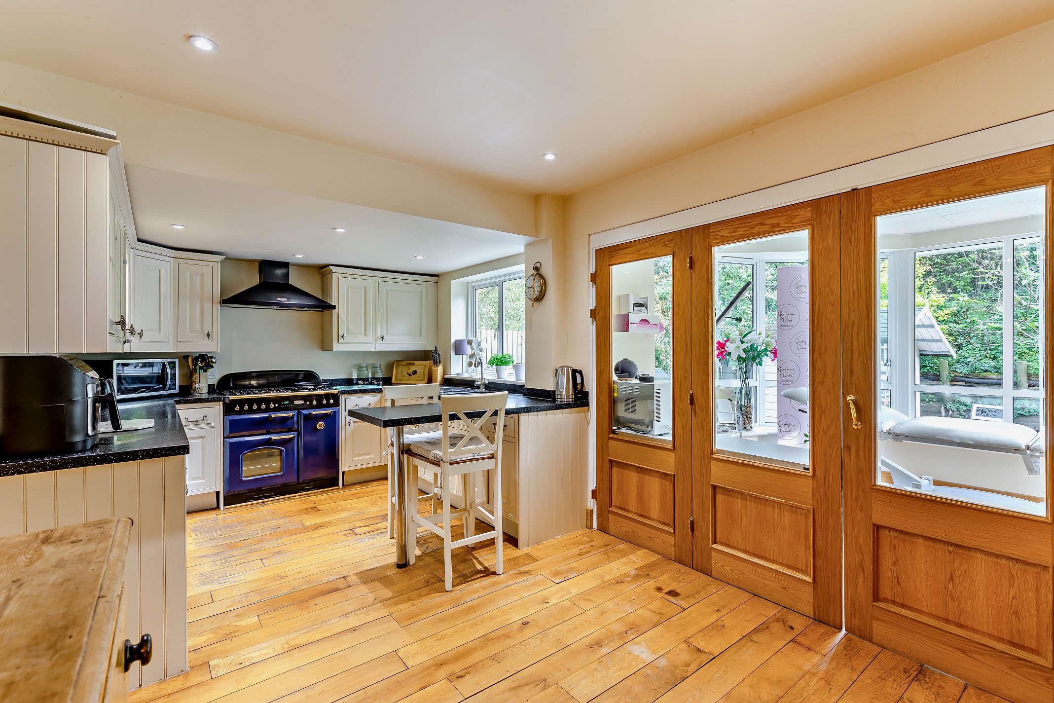 Seale Lane, Puttenham, Guildford, Surrey GU3 1AX
