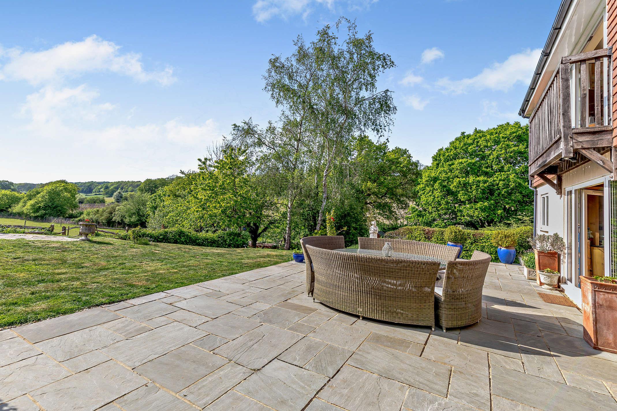 Seale Lane, Puttenham, Guildford, Surrey GU3 1AX