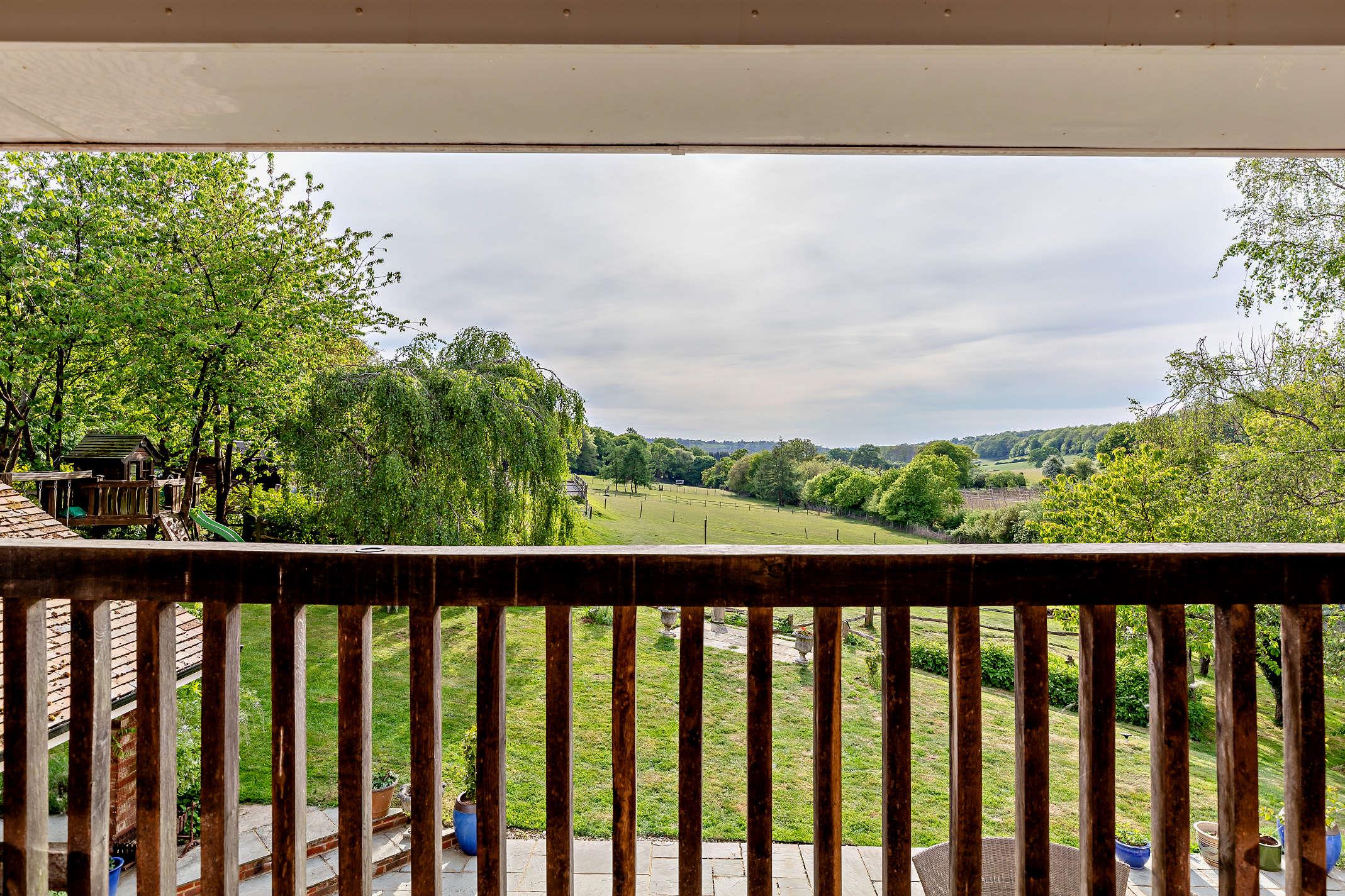 Seale Lane, Puttenham, Guildford, Surrey GU3 1AX