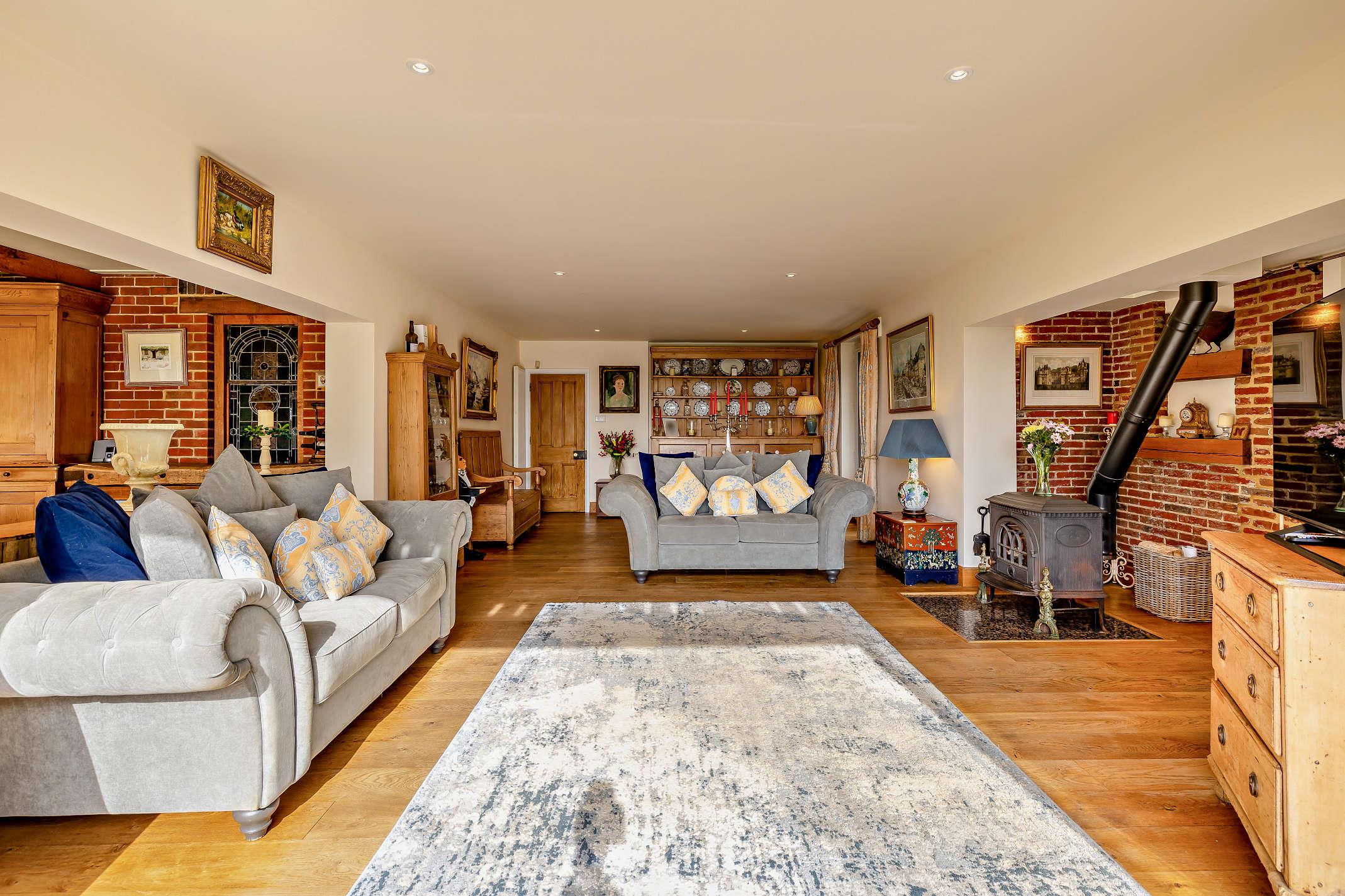 Seale Lane, Puttenham, Guildford, Surrey GU3 1AX