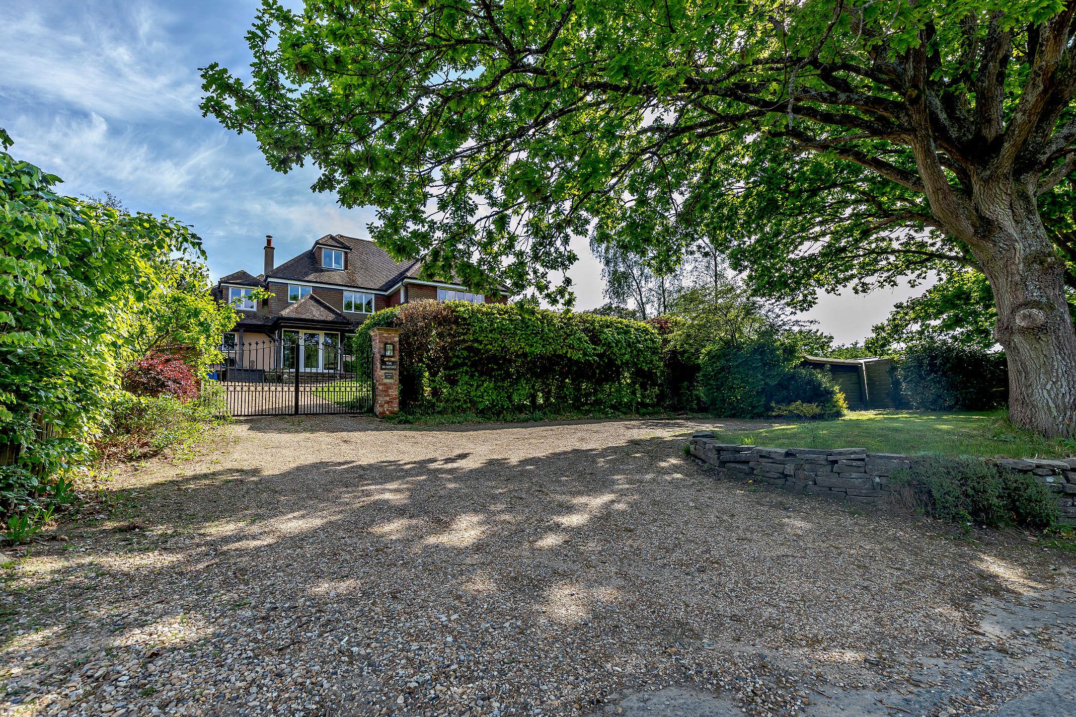 Seale Lane, Puttenham, Guildford, Surrey GU3 1AX