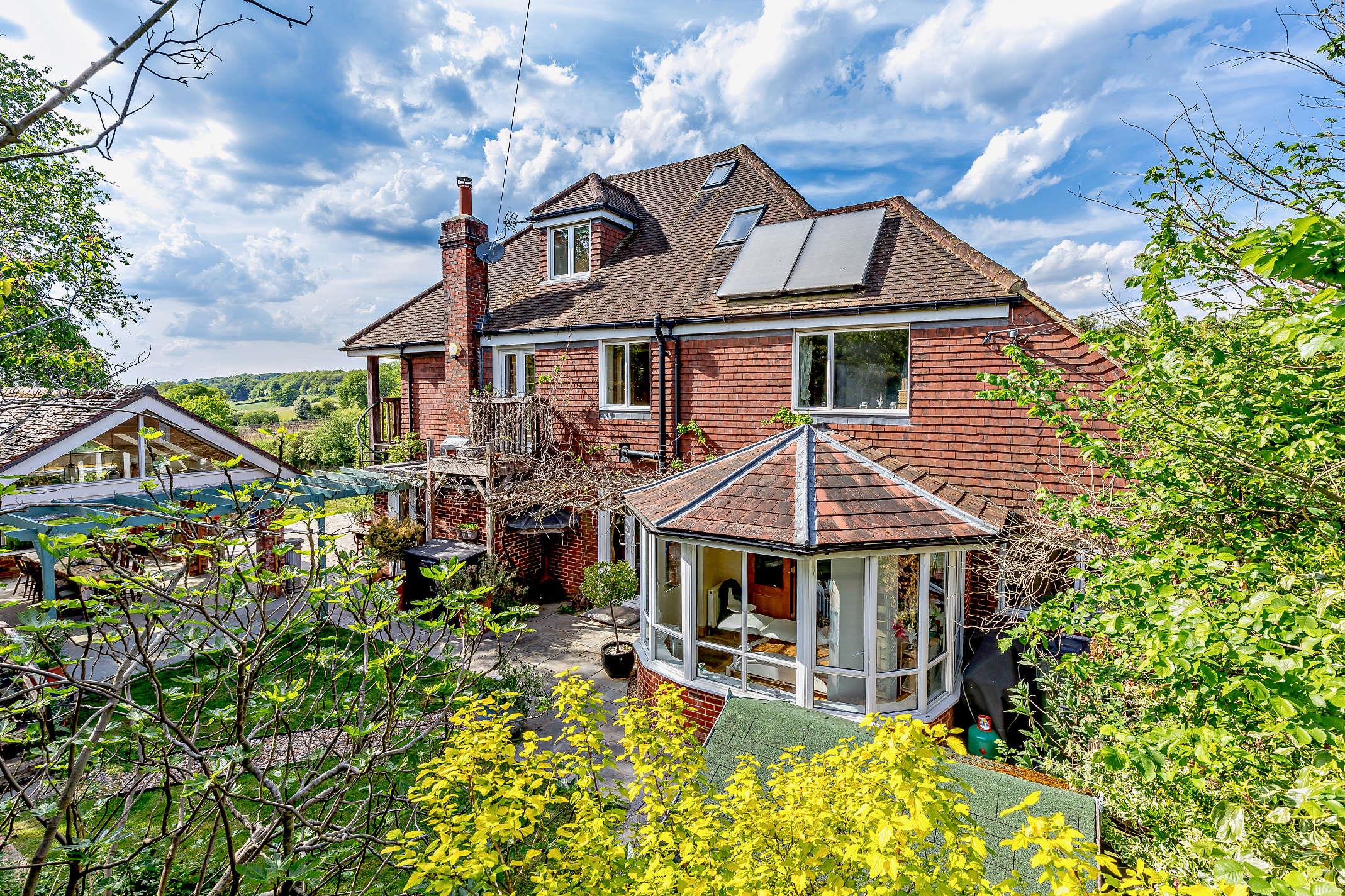 Seale Lane, Puttenham, Guildford, Surrey GU3 1AX