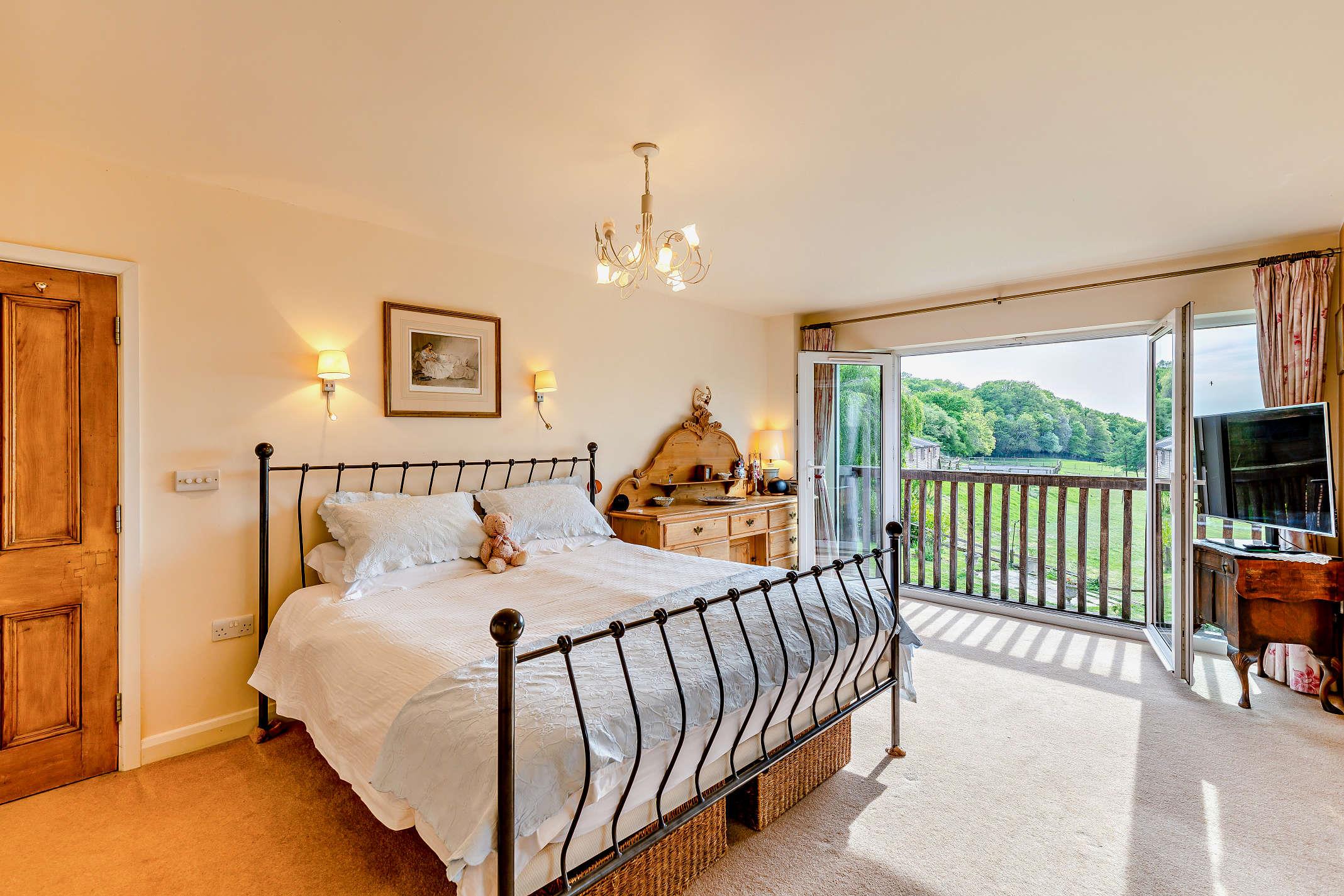 Seale Lane, Puttenham, Guildford, Surrey GU3 1AX