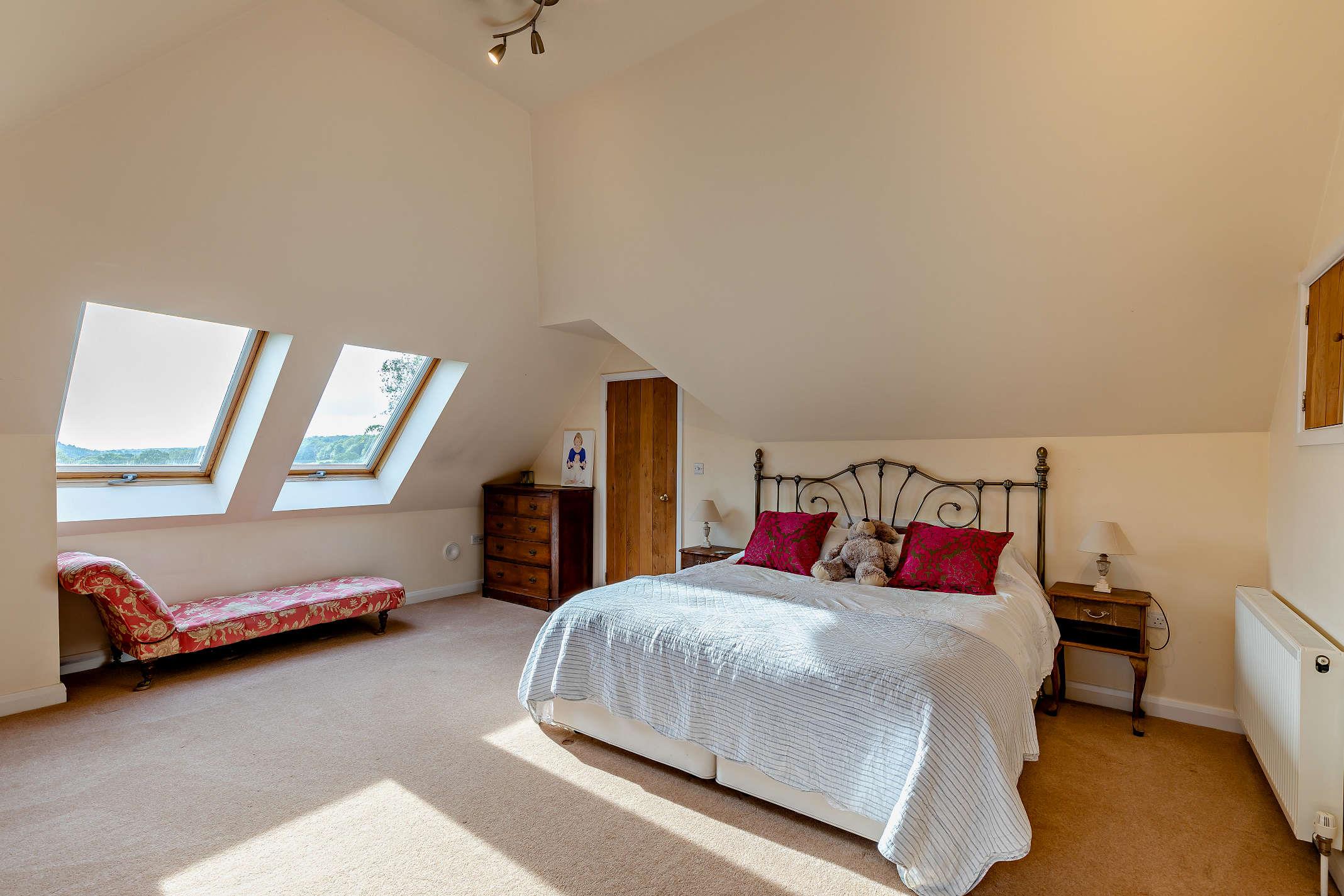 Seale Lane, Puttenham, Guildford, Surrey GU3 1AX